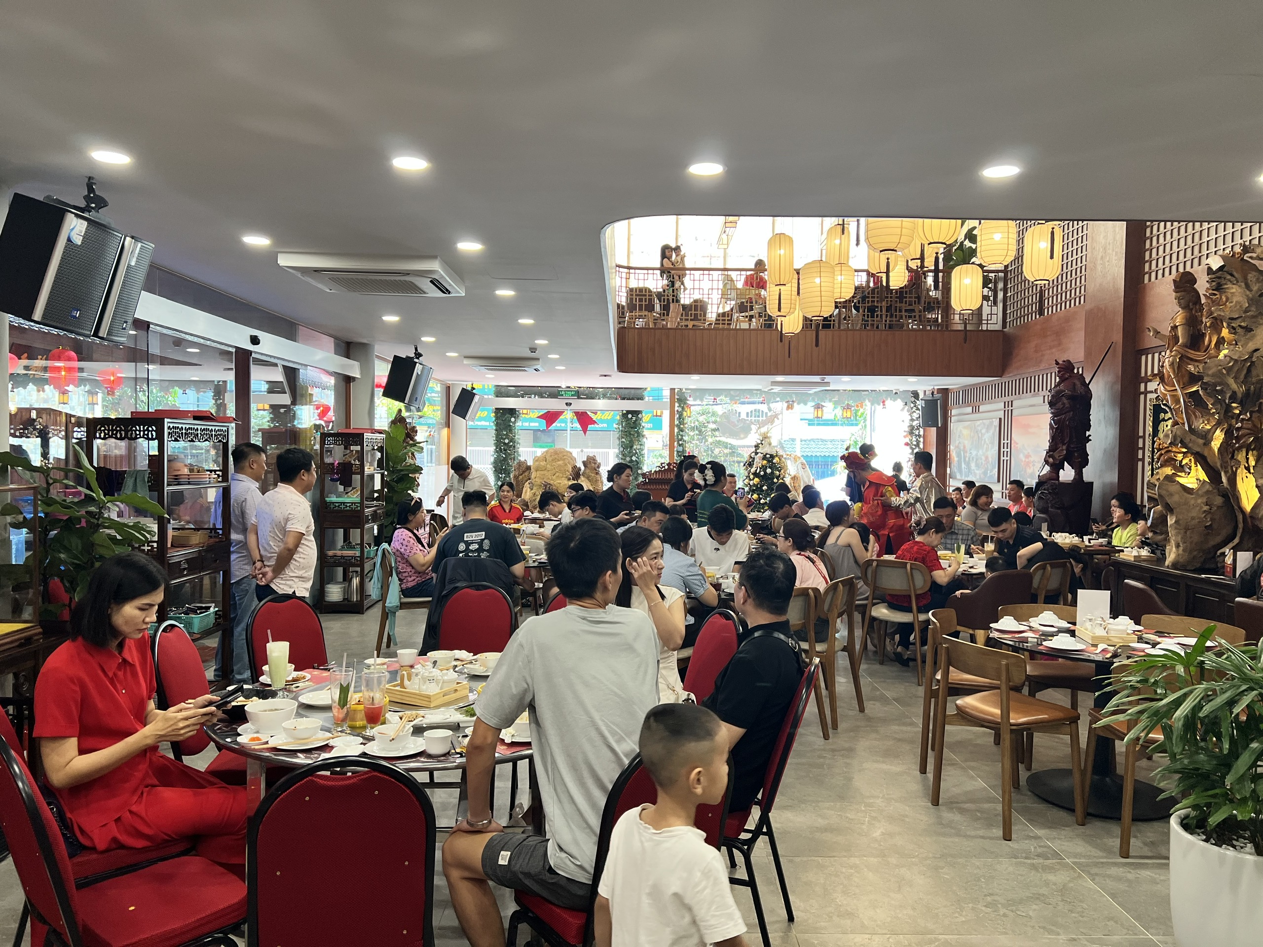 Long Phụng Lầu: Giữ vị gốc Hoa, nâng tầm tinh túy ẩm thực Việt - Ảnh 4.