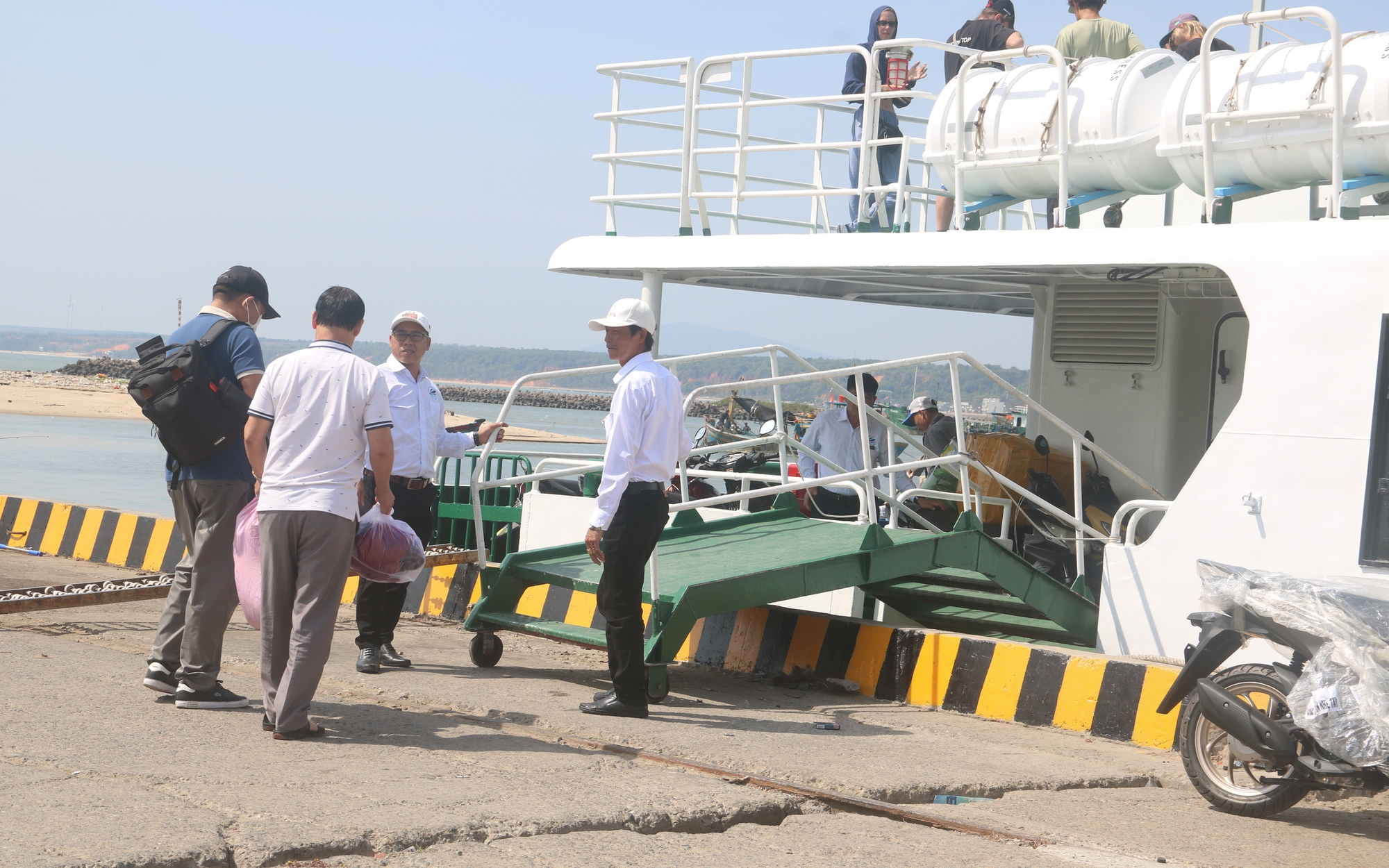 Tăng thêm chuyến tàu biển, tuyến Phan Thiết - Phú Quý giảm áp lực đi lại