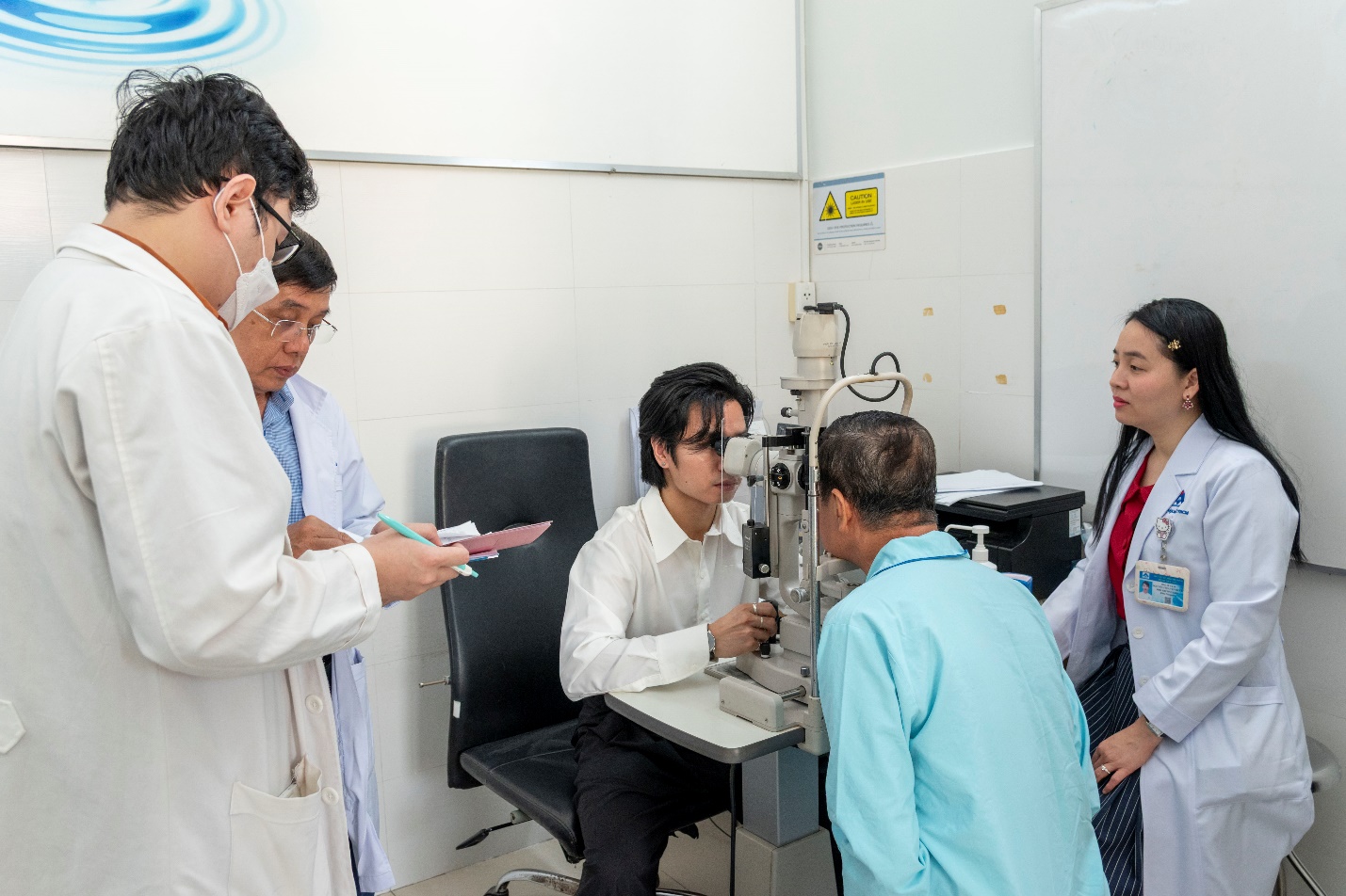 Tin vui cho người bị cườm nước - Ảnh 1.