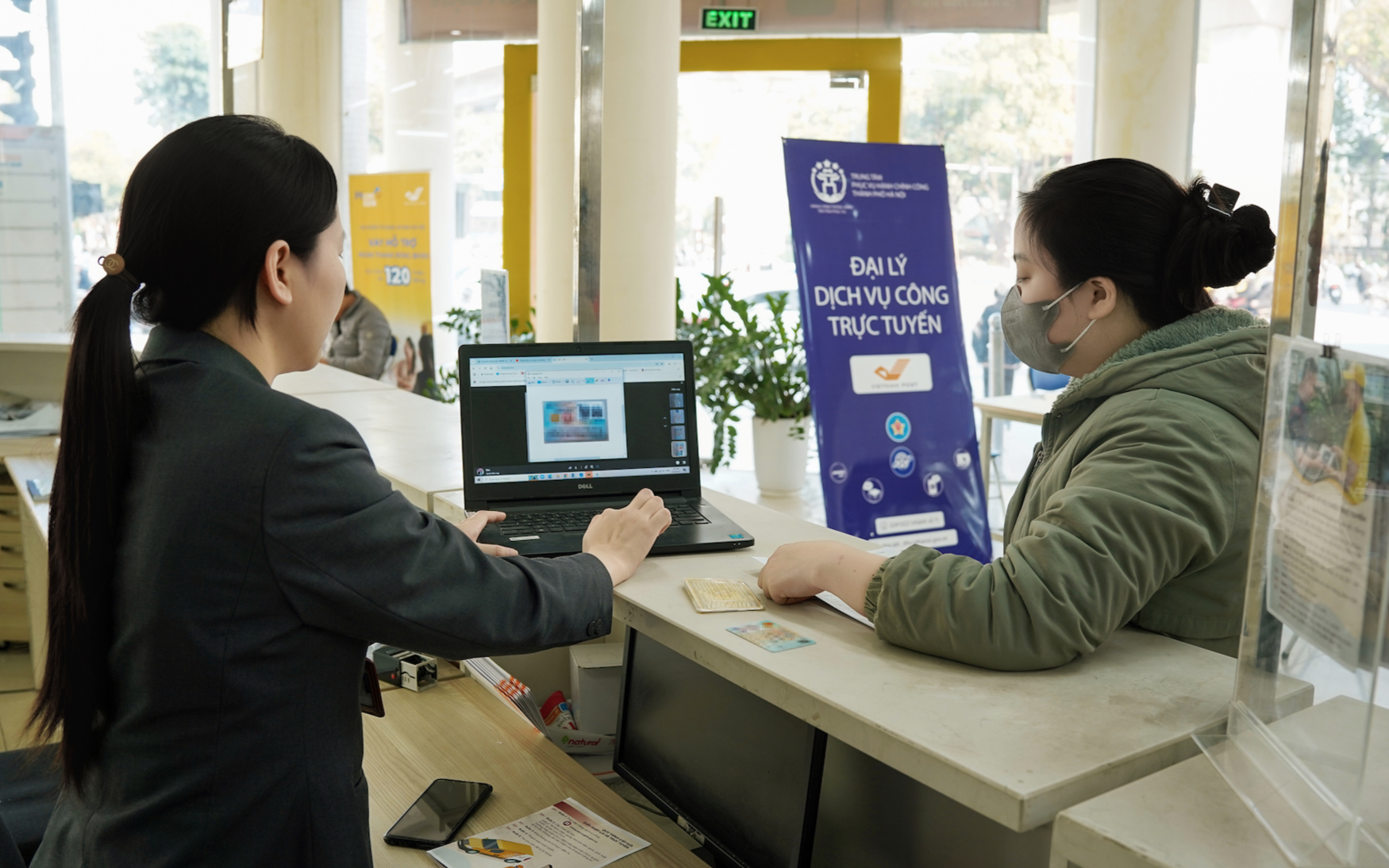 Viên chức chuyển công tác trong năm có được hưởng trọn thưởng Tết?