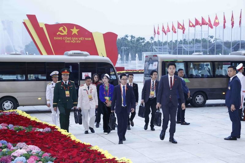 Các Mẹ Việt Nam Anh hùng, khách quốc tế dự khai mạc Đại hội XIV của Đảng - Ảnh 1.