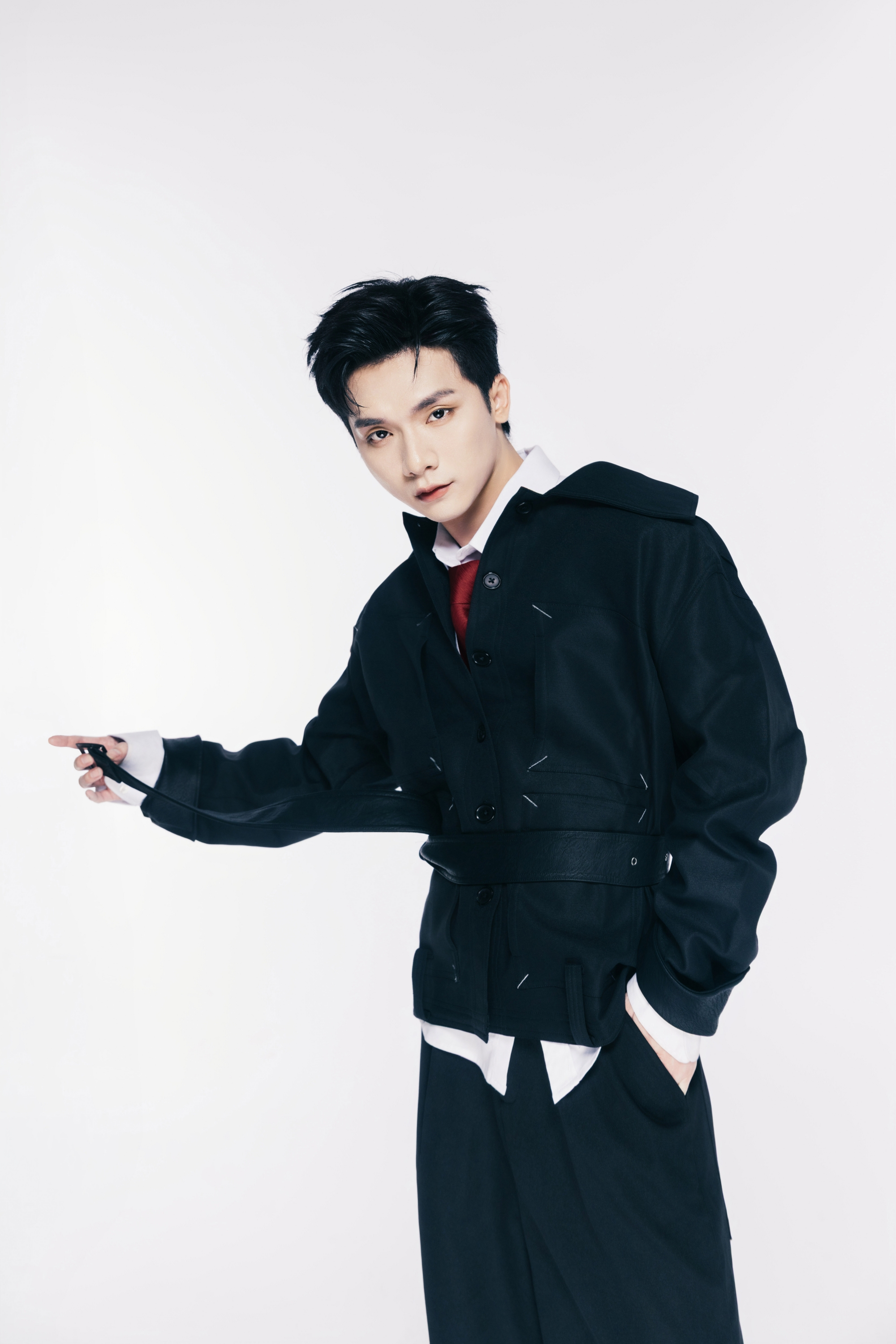 Độc lạ Idol quốc nội: Vương Bình tự chạy Billboard - Ảnh 3.