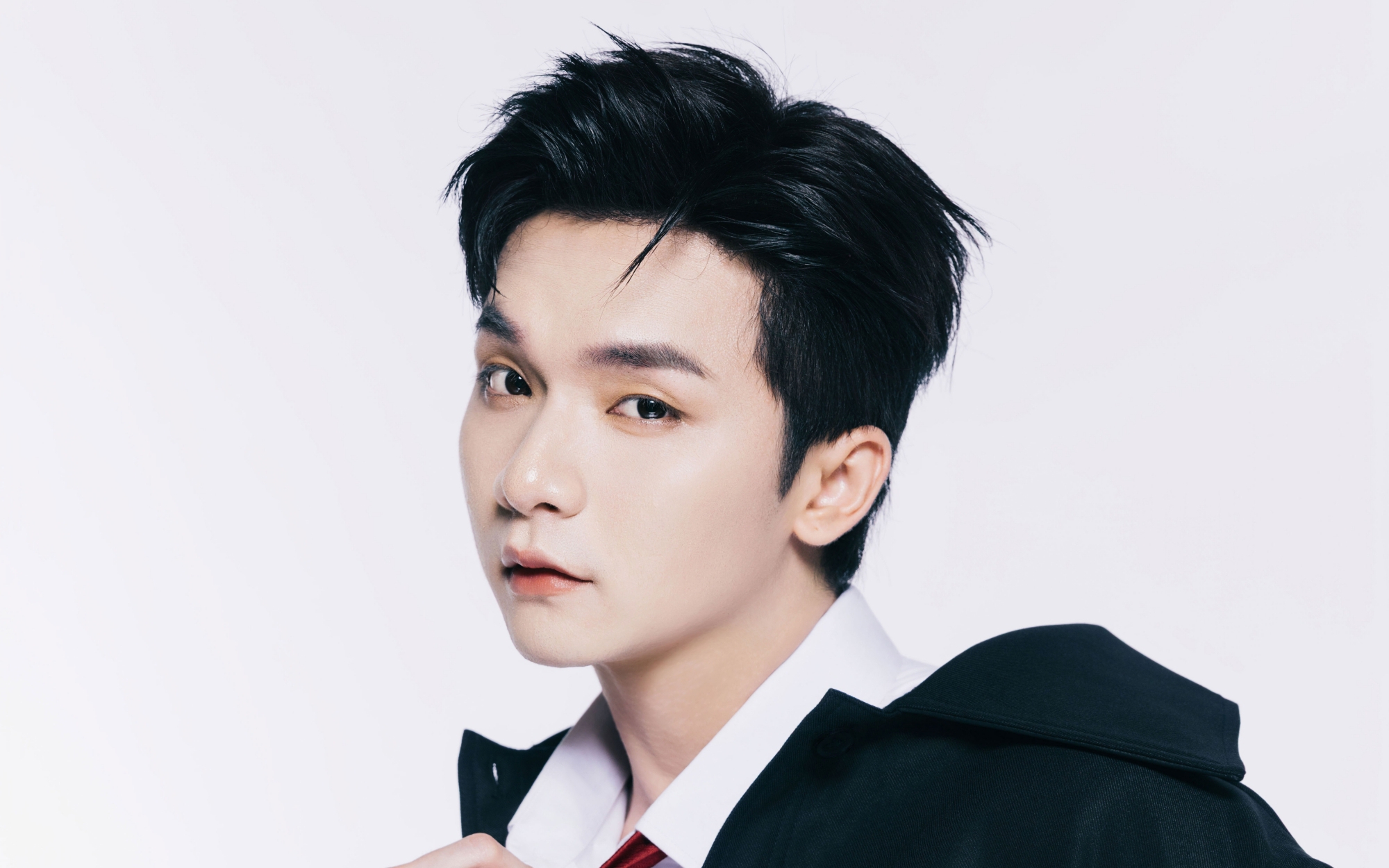 Độc lạ Idol quốc nội: Vương Bình tự chạy Billboard