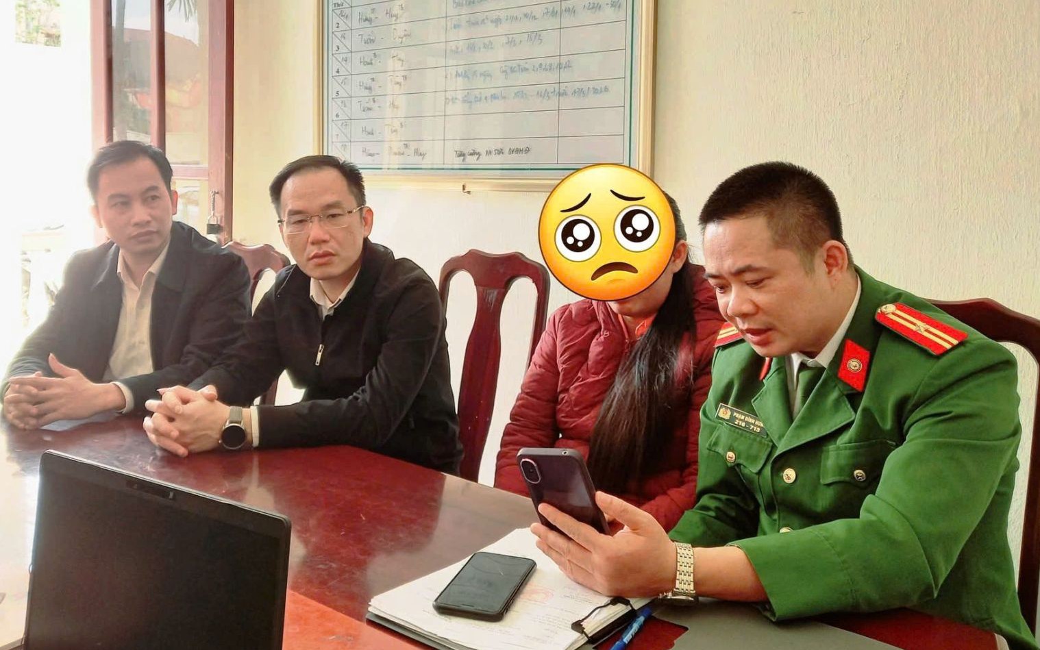 Bị Việt kiều Anh dụ dỗ "chuyển tiền - nhận quà", cô gái suýt mất tiền oan