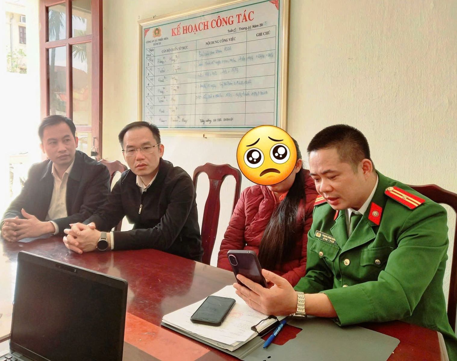 Bị Việt kiều Anh dụ dỗ "chuyển tiền - nhận quà", cô gái suýt mất tiền oan - Ảnh 1.