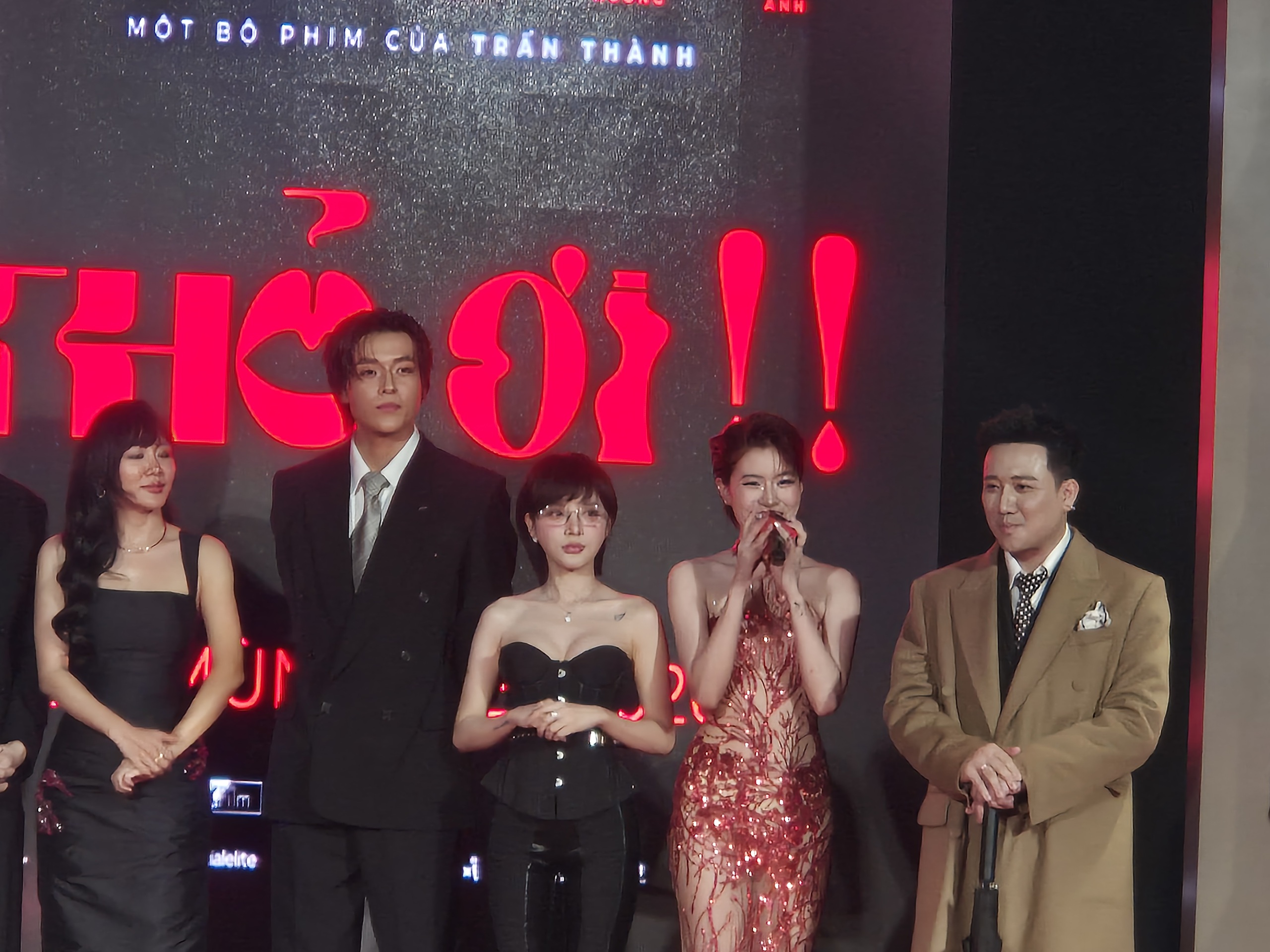 Trấn Th&agrave;nh "dẫn dắt" Văn Mai Hương, Ph&aacute;o, Lyly, Ph&aacute;p Kiều&hellip; v&agrave;o nghề diễn! - Ảnh 2.