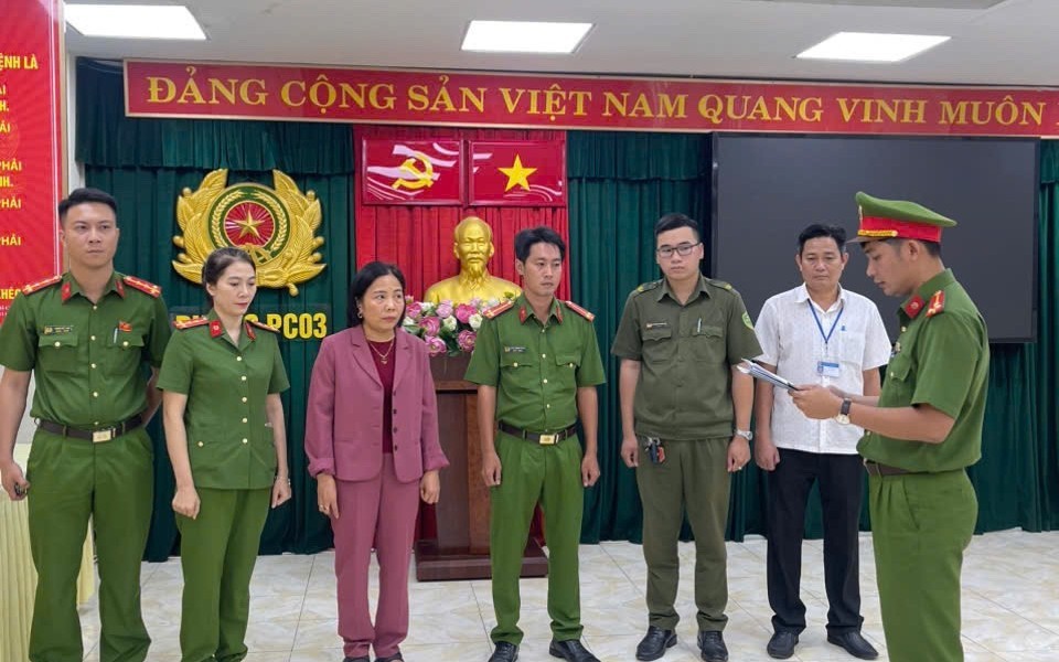 Bắt, khám xét chỗ ở và nơi làm việc của 1 nữ kế toán ở Đồng Nai 
