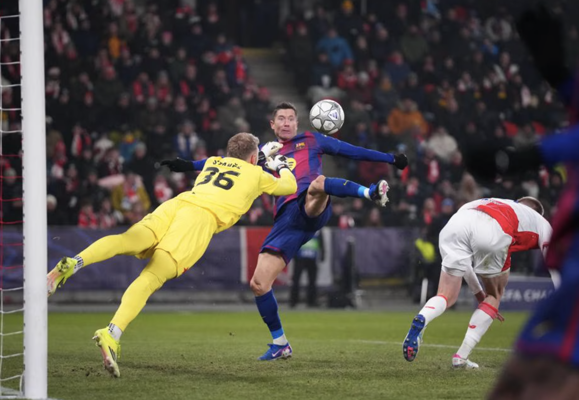 Ngược dòng kịch tính, Barcelona thắng nghiền ép chủ nhà Slavia Prague - Ảnh 6.