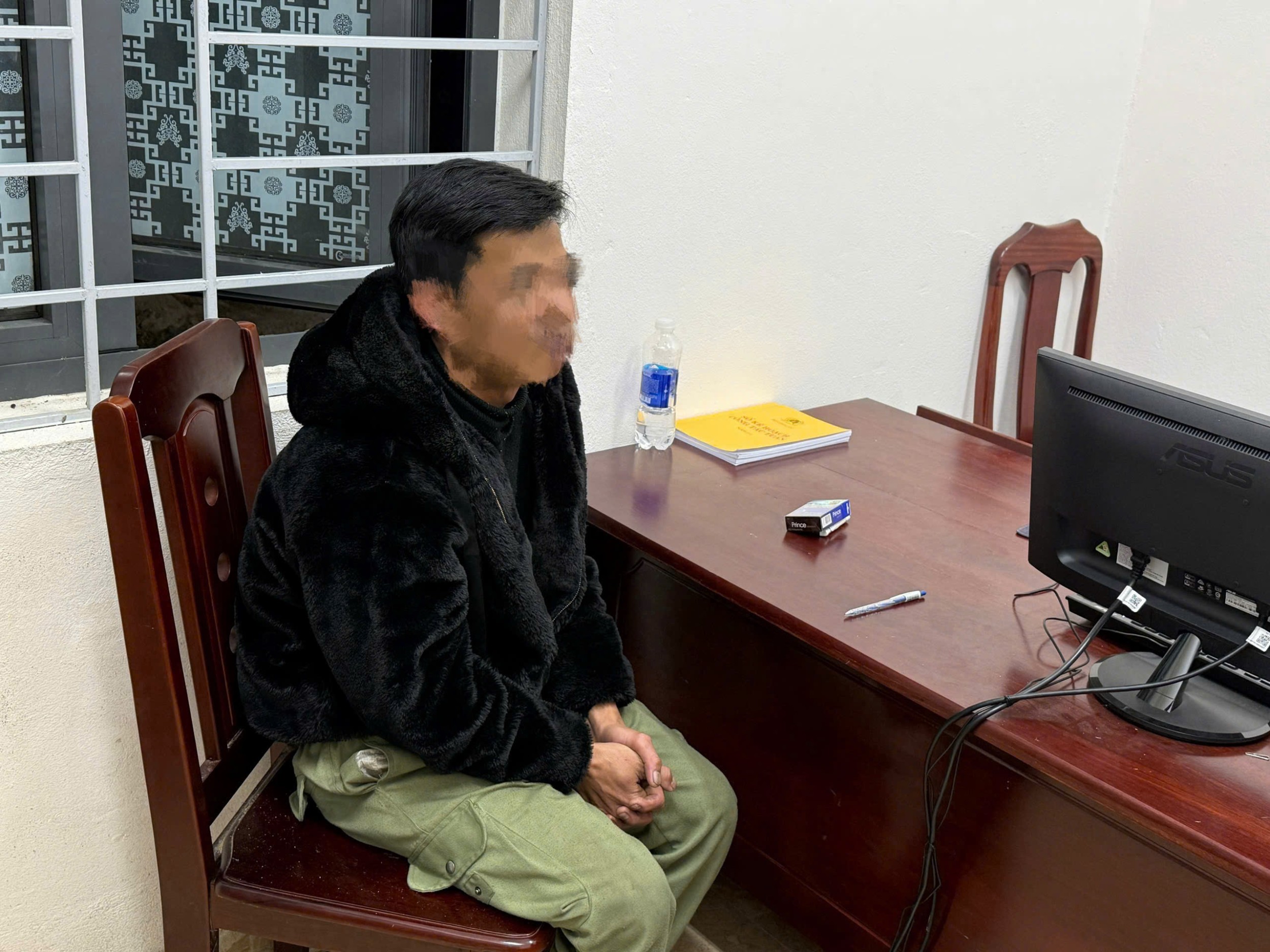 Đến Công an trình báo vụ xâm hại con riêng tại Đà Nẵng - Ảnh 1.