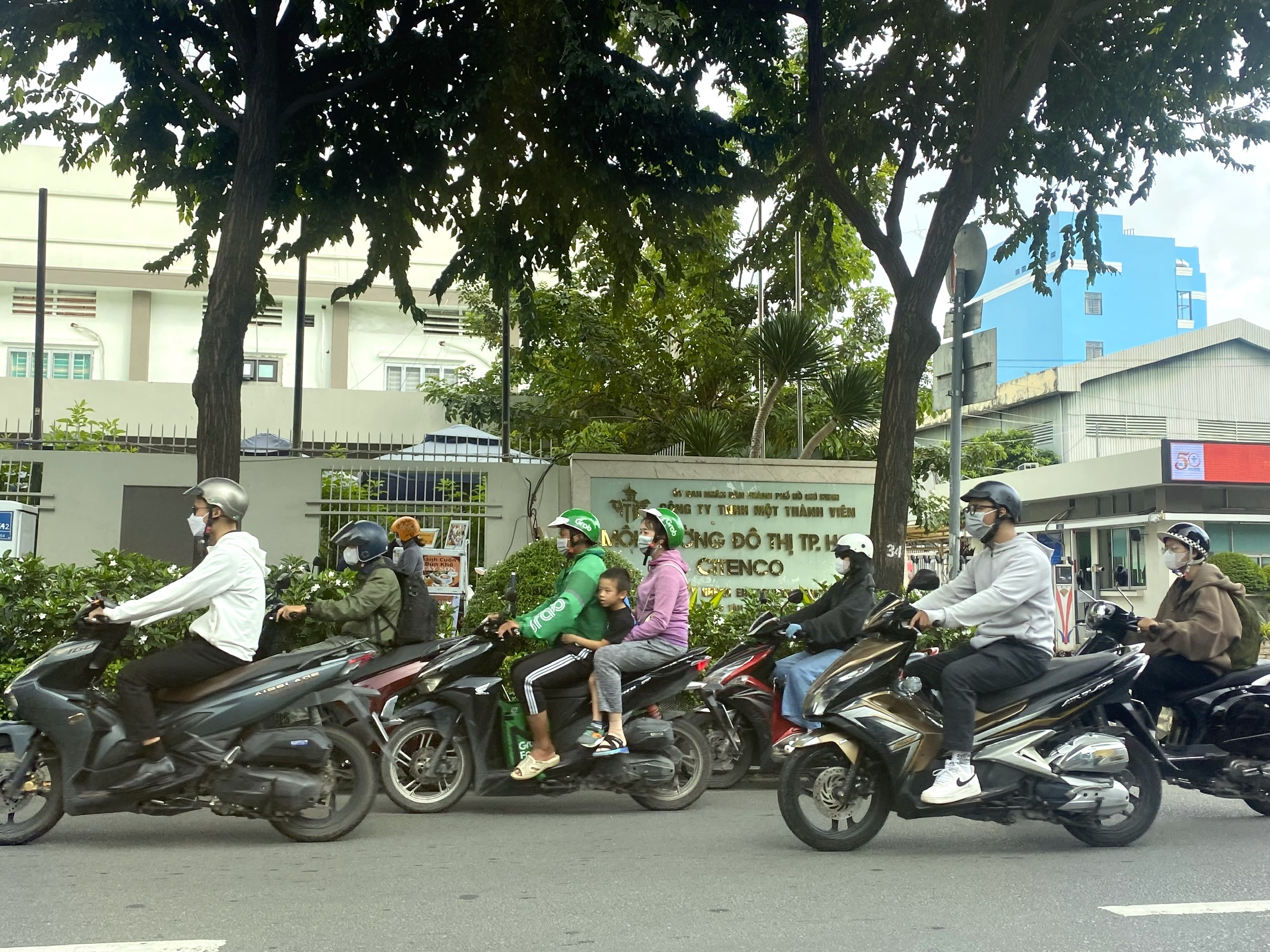 TPHCM: Gấp rút thành lập cơ sở kiểm định khí thải xe máy - Ảnh 1.