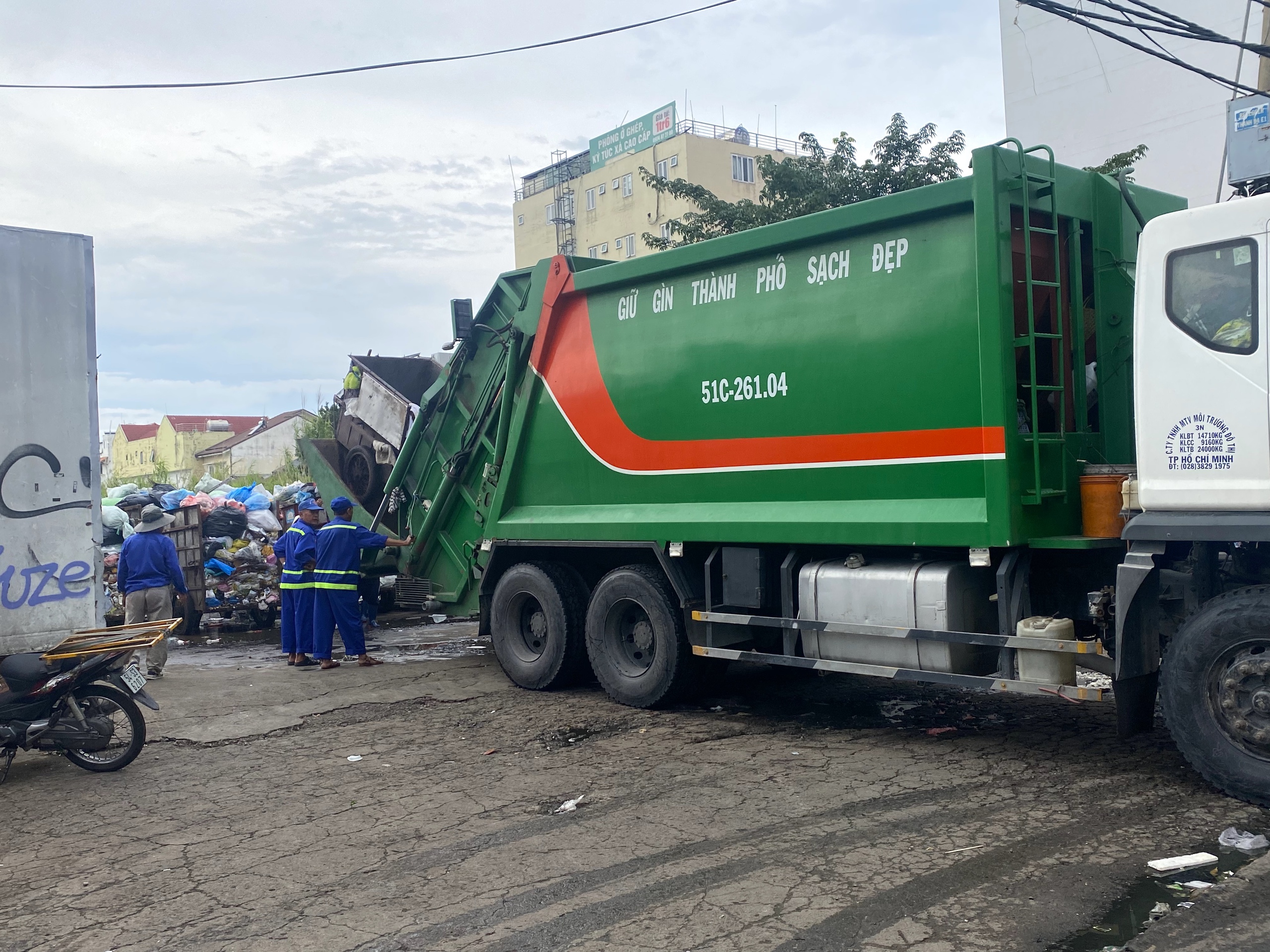 TPHCM: Đề xuất phân chất thải rắn sinh hoạt thành 2 loại - Ảnh 1.