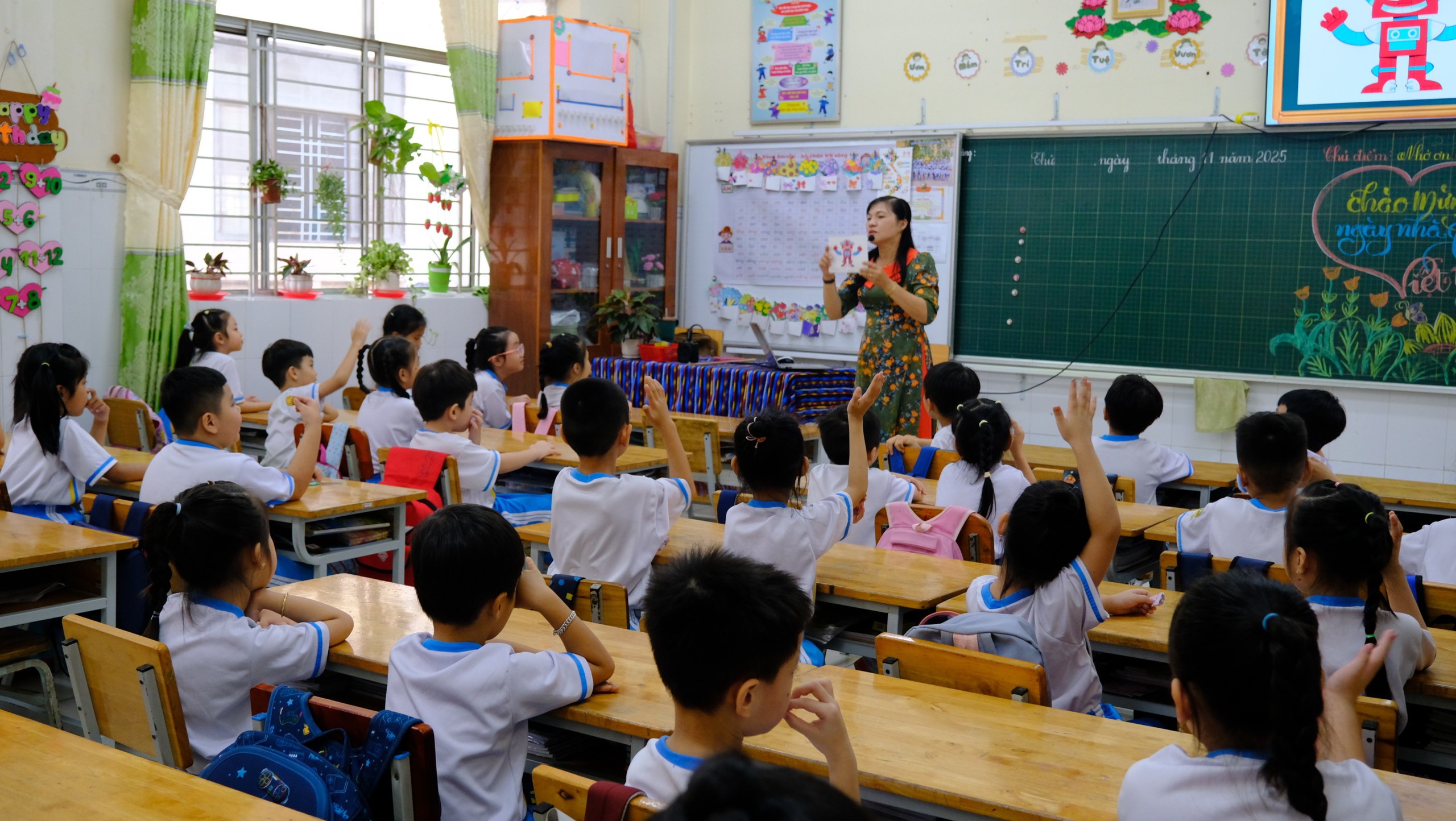 Cần Thơ: Tổ chức học 2 buổi/ngày và mời nghệ sĩ tham gia giảng dạy - Ảnh 1.