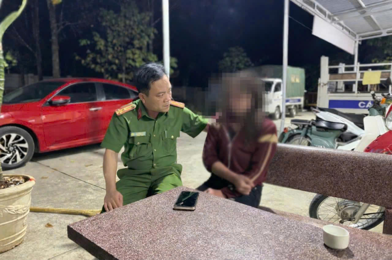 Cứu sống người phụ nữ nhảy sông tự tử trong đêm - Ảnh 1.
