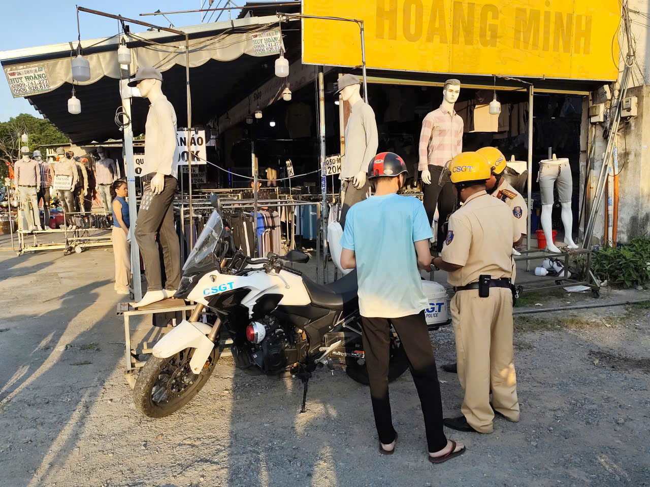 Lập lại trật tự lòng đường, vỉa hè ở đường Phạm Văn Bạch, Tây Thạnh - Ảnh 5.