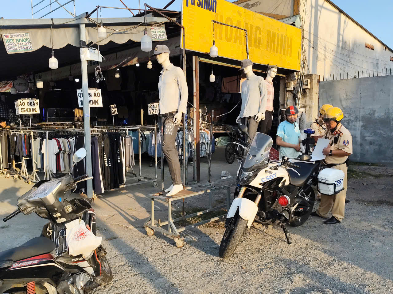 Lập lại trật tự lòng đường, vỉa hè ở đường Phạm Văn Bạch, Tây Thạnh - Ảnh 8.