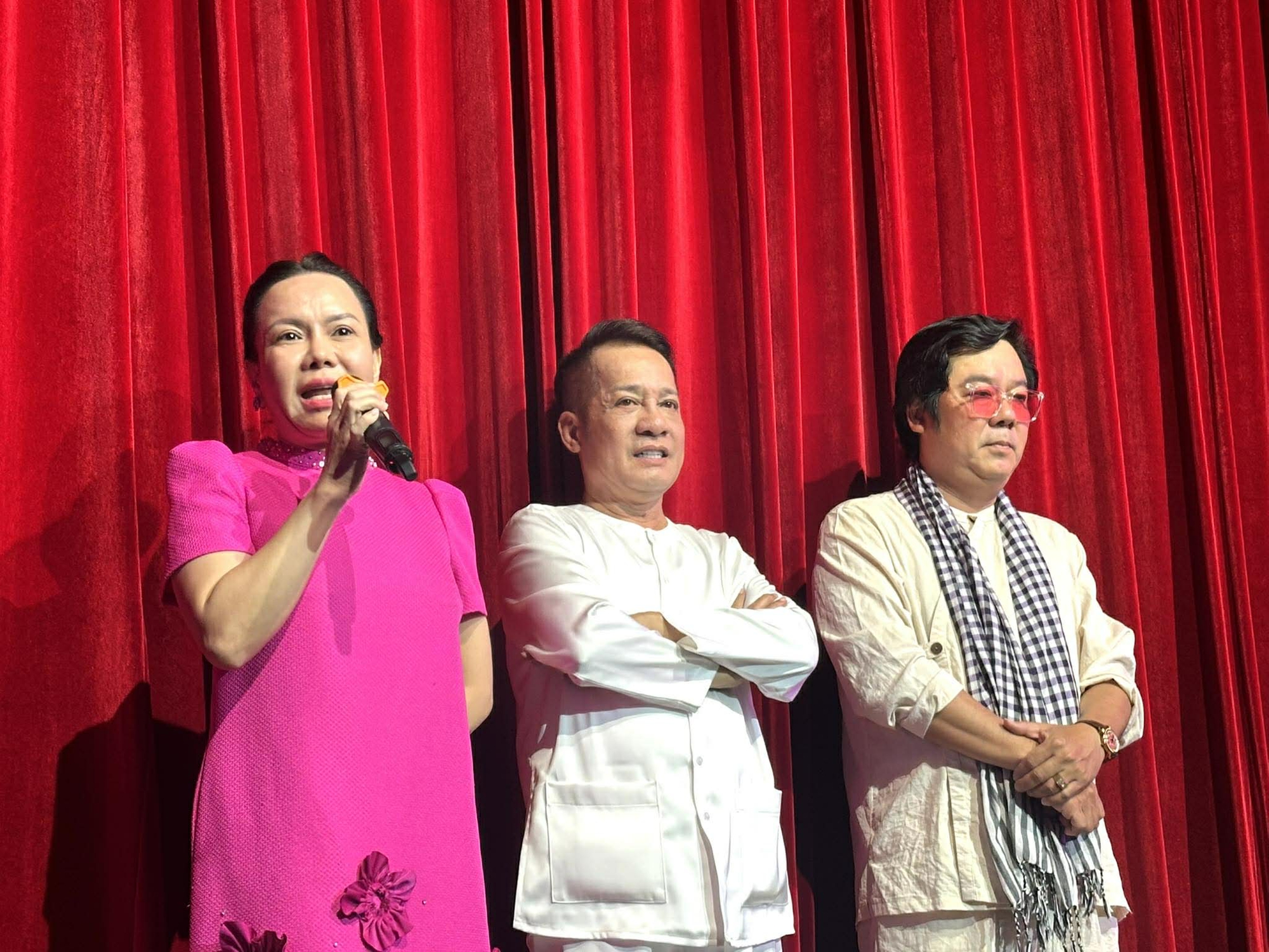 Minh Nhí, Việt Hương xúc động trước bảng dựng mới "Tứ Trạng khai xuân" của đạo diễn Chánh Trực - Ảnh 1.