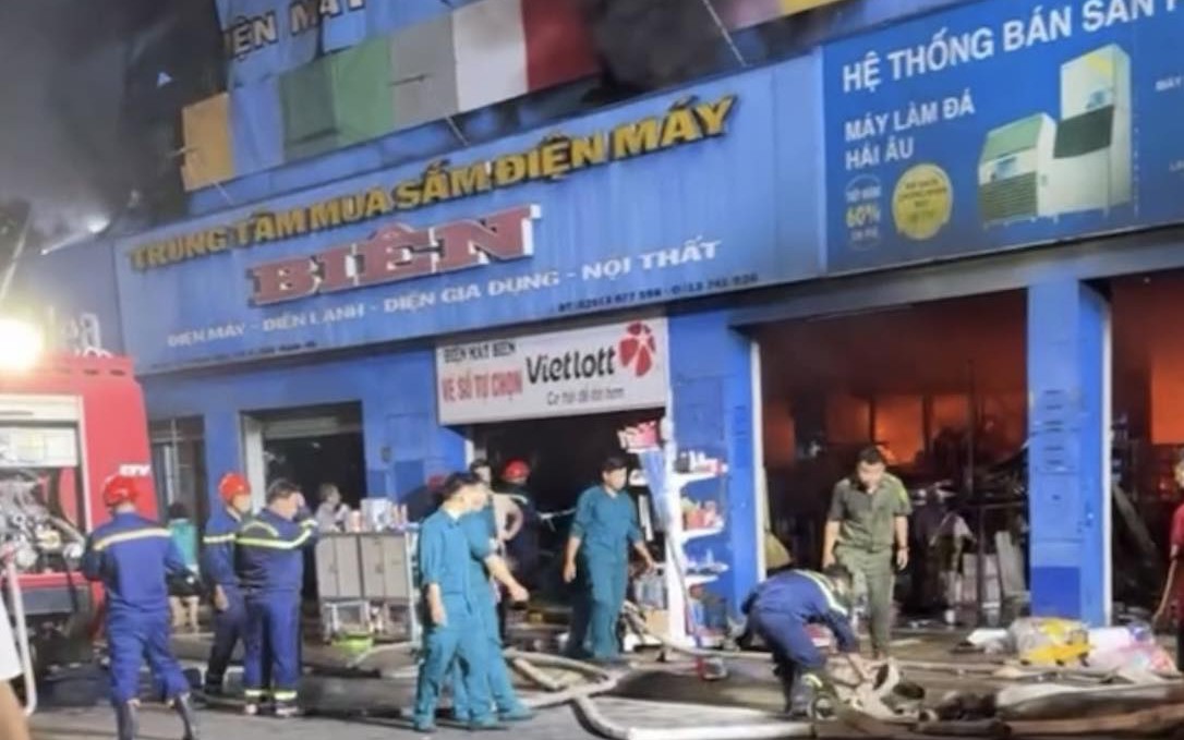 Hiện trường cháy cửa hàng điện máy khiến người mẹ trẻ và con nhỏ tử vong thương tâm