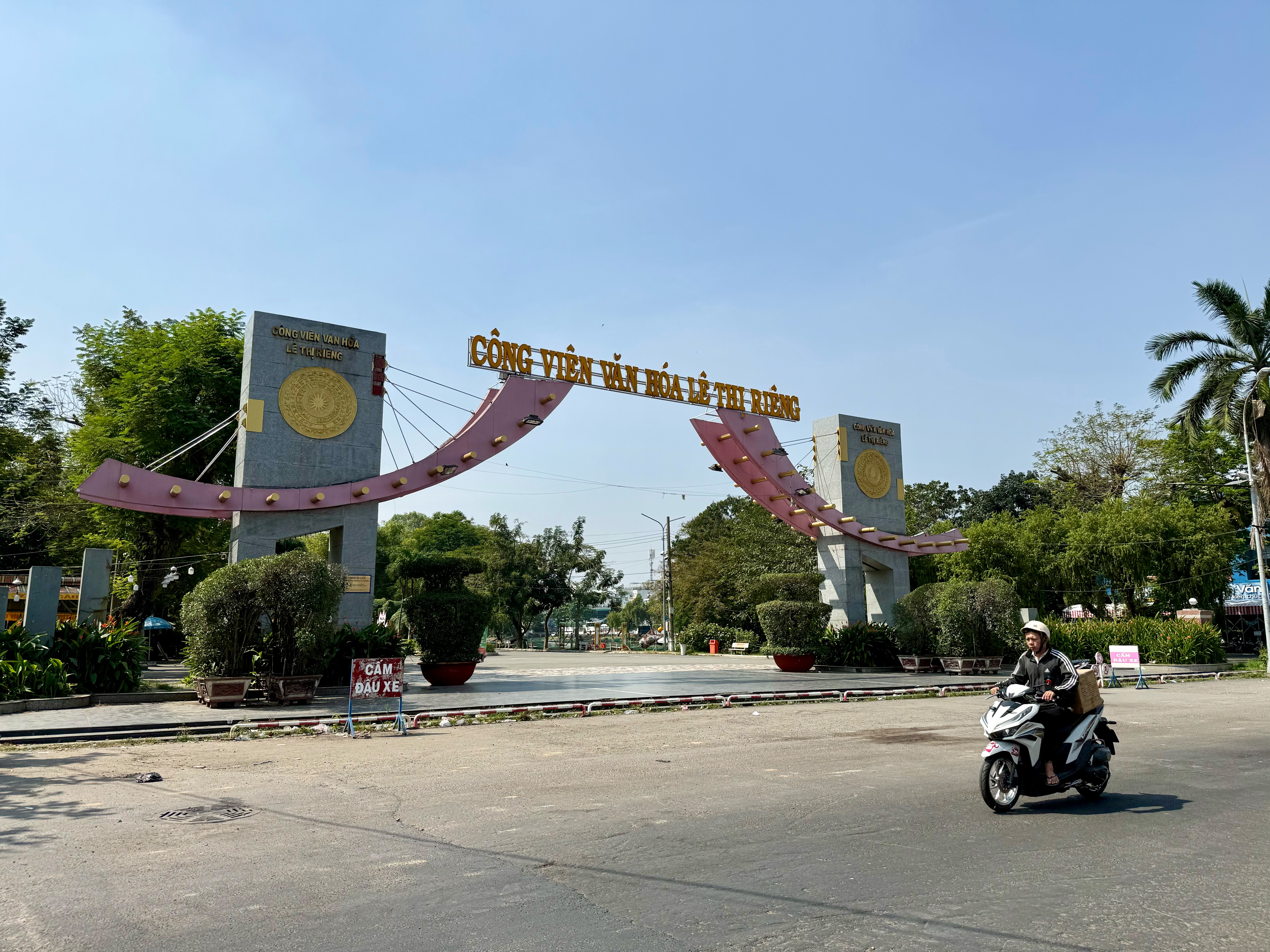 Đ&atilde; thấy xu&acirc;n về qua nhiều sự kiện - Ảnh 1.