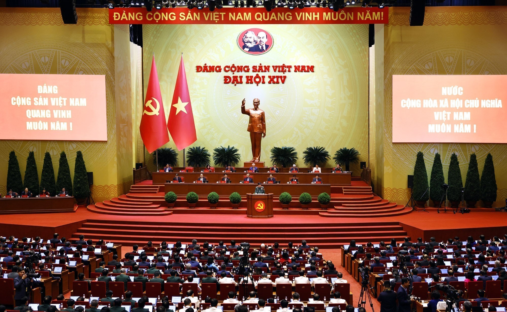 Chi tiết quy trình bầu Bộ Chính trị, Tổng Bí thư, Ban Bí thư khóa mới - Ảnh 1.