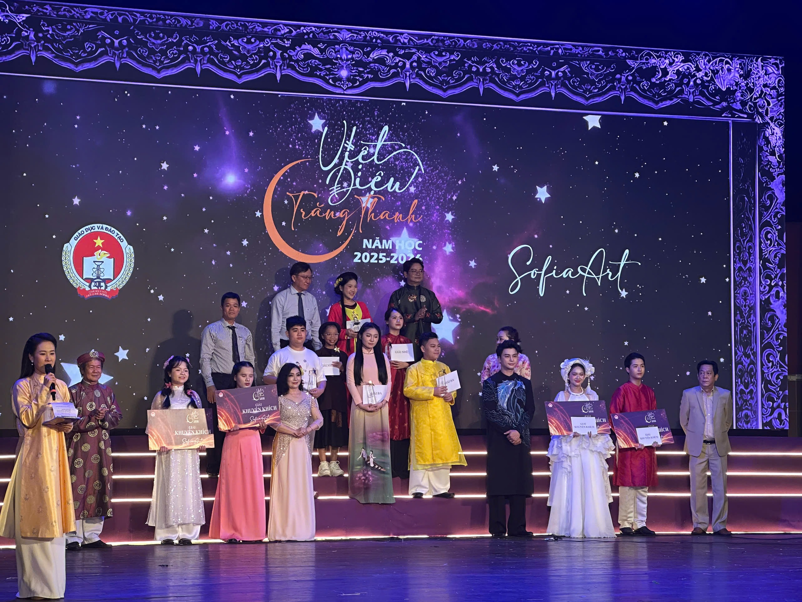 Học sinh TPHCM thắp lửa d&acirc;n ca, nhạc cổ truyền - Ảnh 4.
