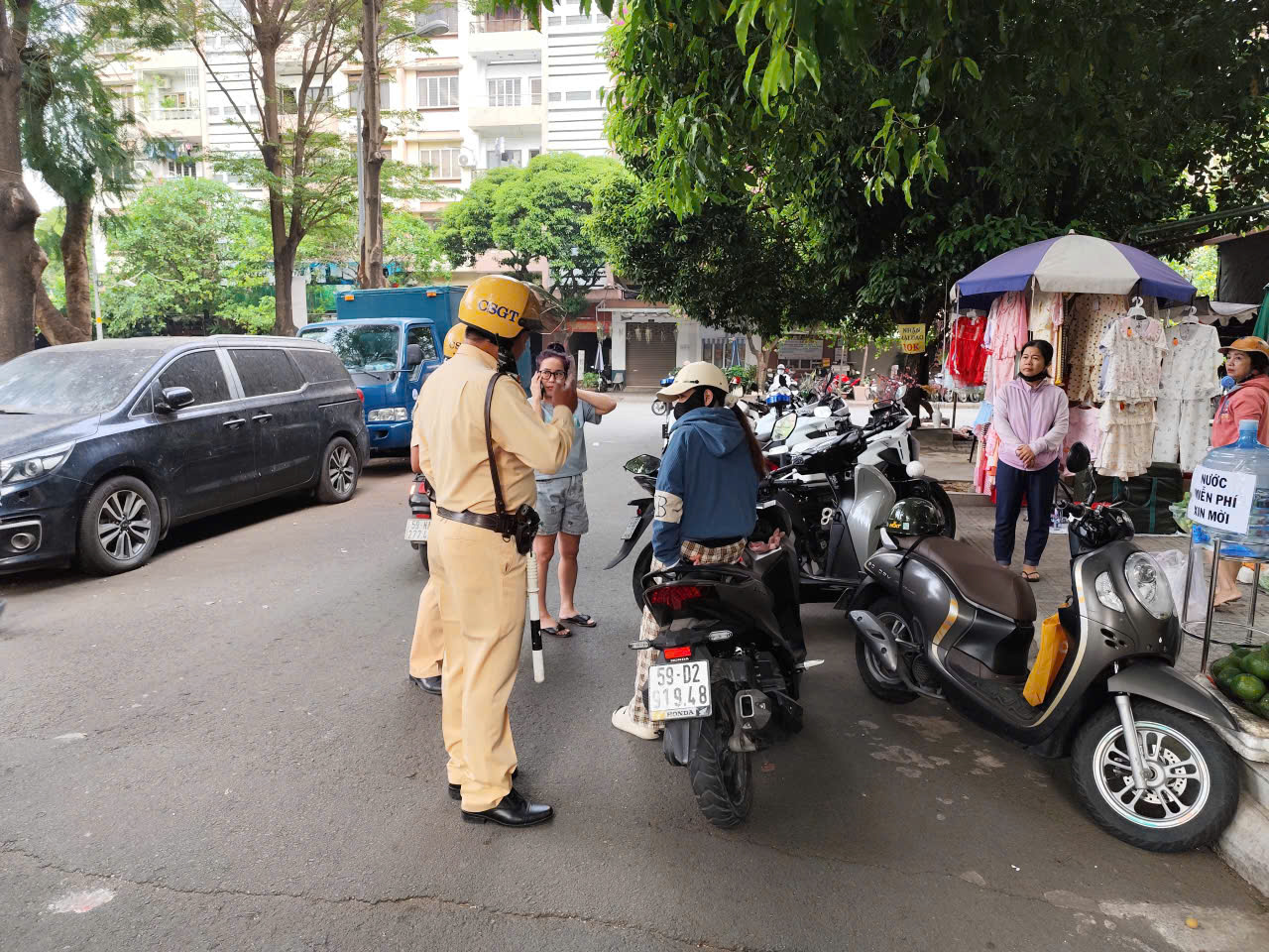 Vỉa hè, lòng đường khu vực chung cư Tây Thạnh bị lấn chiếm, giờ đã được lập lại trật tự - Ảnh 7.