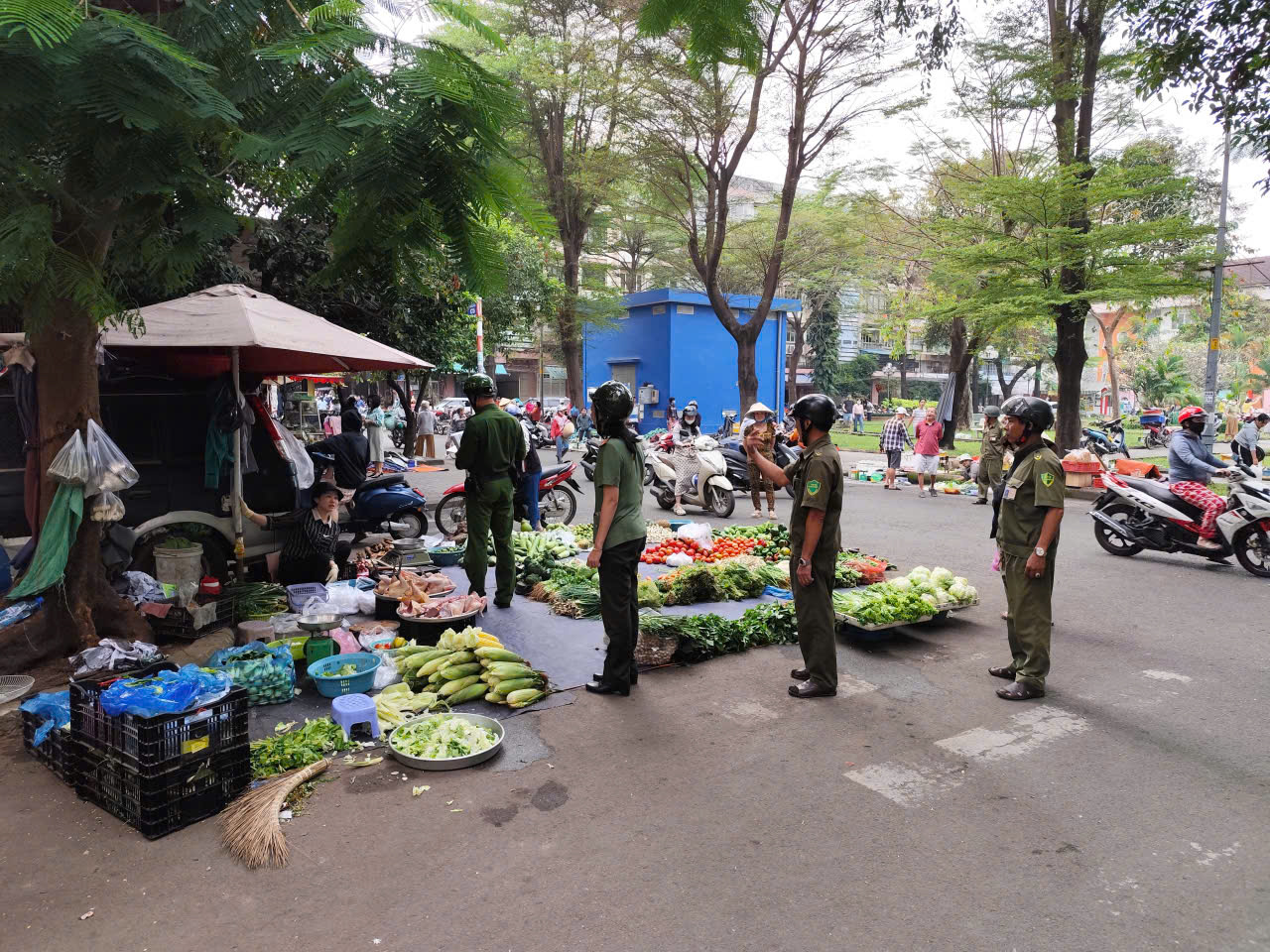 Vỉa hè, lòng đường khu vực chung cư Tây Thạnh bị lấn chiếm, giờ đã được lập lại trật tự - Ảnh 6.
