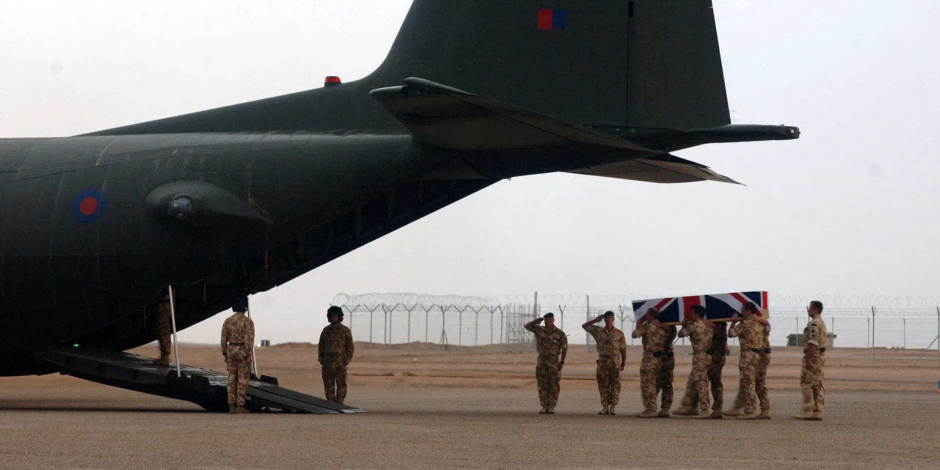 Bị ông Trump chê "né" tiền tuyến Afghanistan, NATO phản pháo - Ảnh 1.