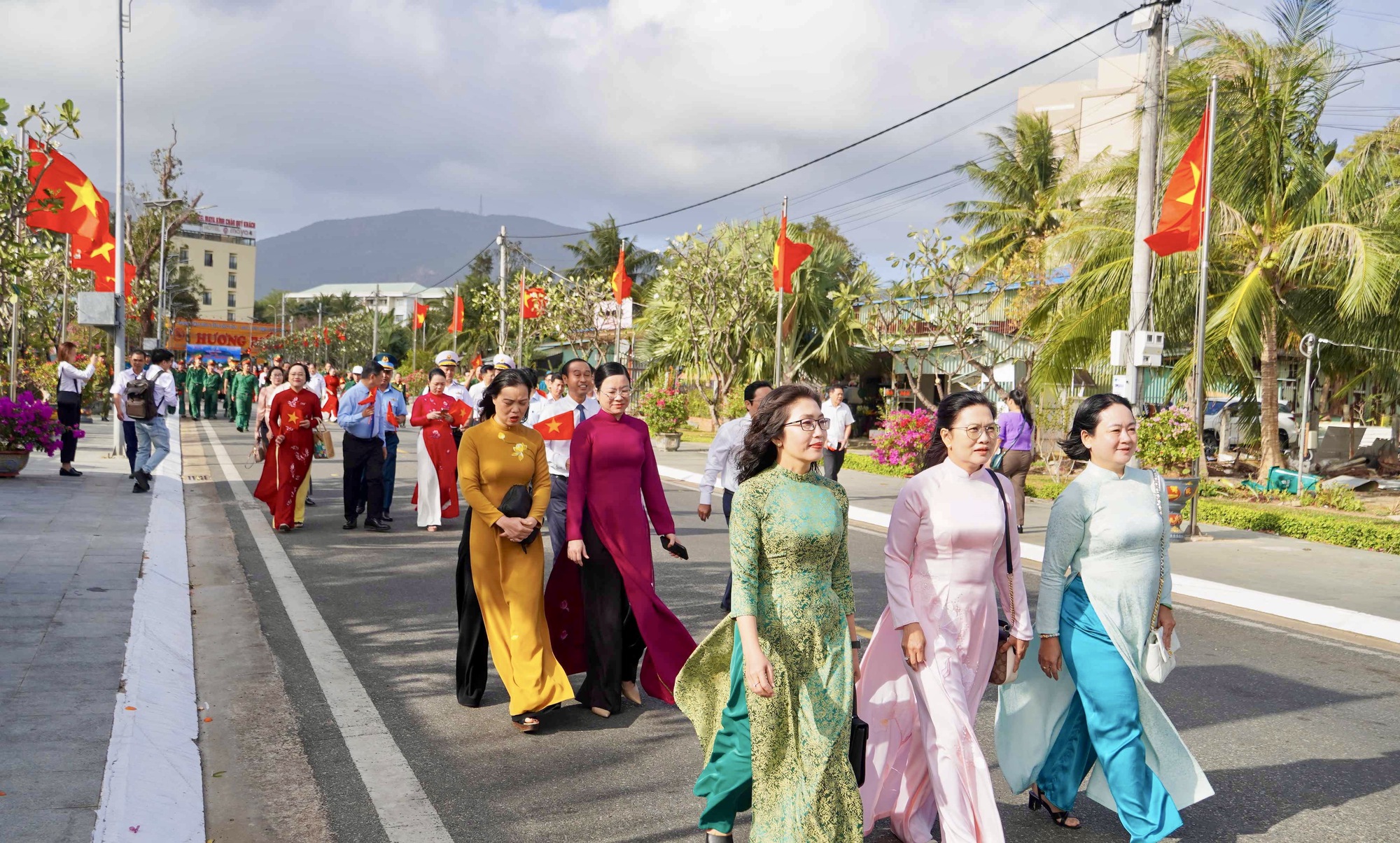 Đặc khu Côn Đảo đưa "Đường cờ Tổ quốc - Đường hoa Côn Đảo" vào tuyến tham quan chính thức - Ảnh 4.