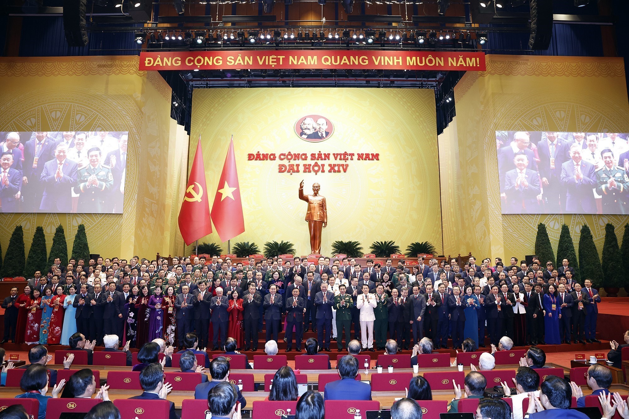 Ra mắt Ban Chấp hành Trung ương khóa XIV - Ảnh 2.