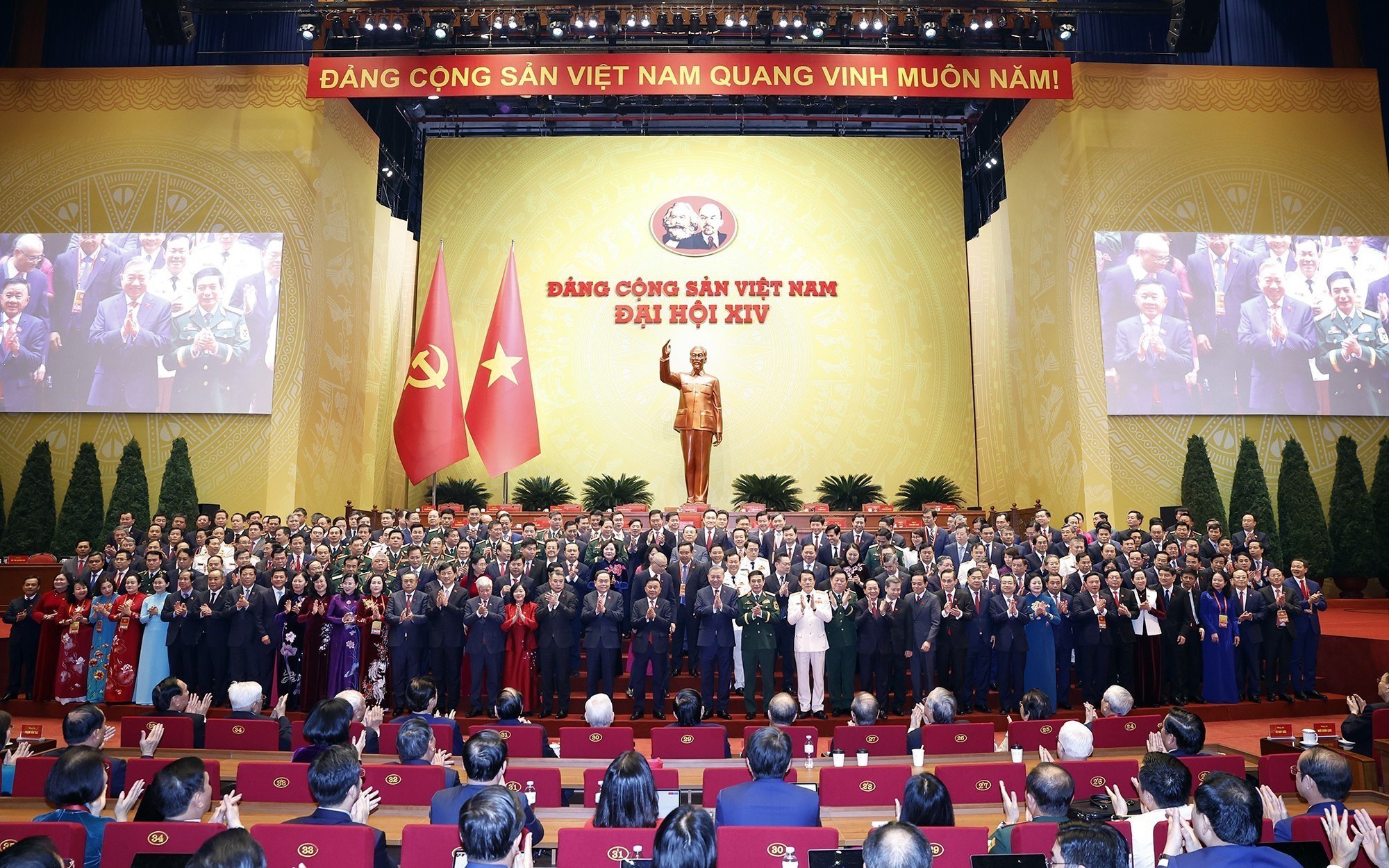 Ra mắt Ban Chấp hành Trung ương khóa XIV