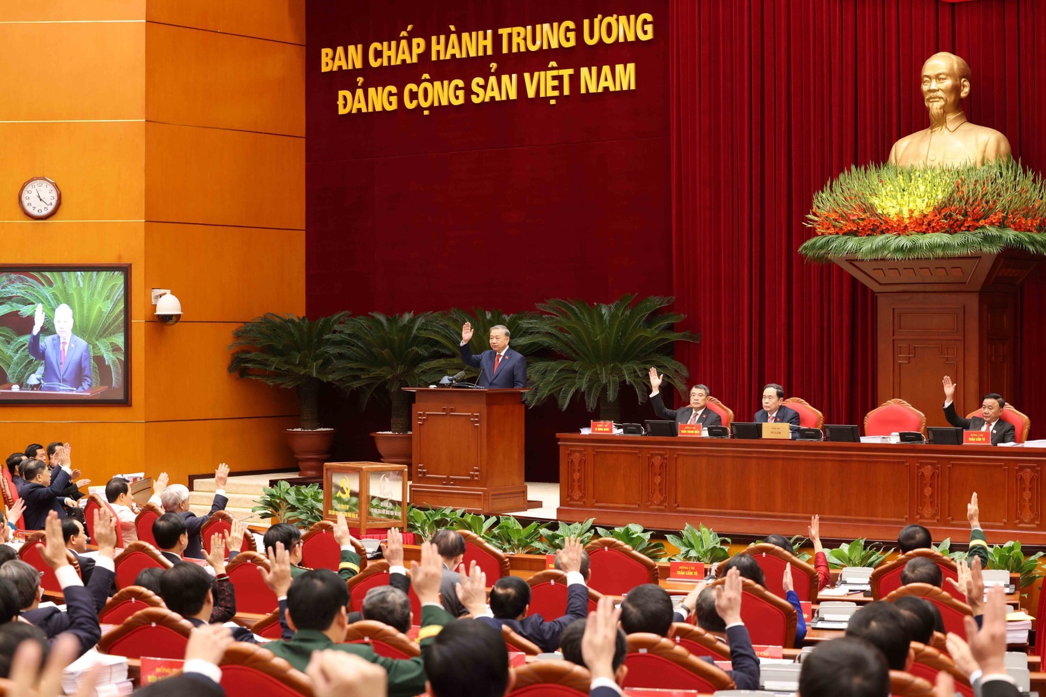 B&agrave; V&otilde; Thị &Aacute;nh Xu&acirc;n, b&agrave; Phạm Thị Thanh Tr&agrave; v&agrave; &ocirc;ng Nguyễn Văn Quảng l&agrave; B&iacute; thư Trung ương Đảng - Ảnh 1.