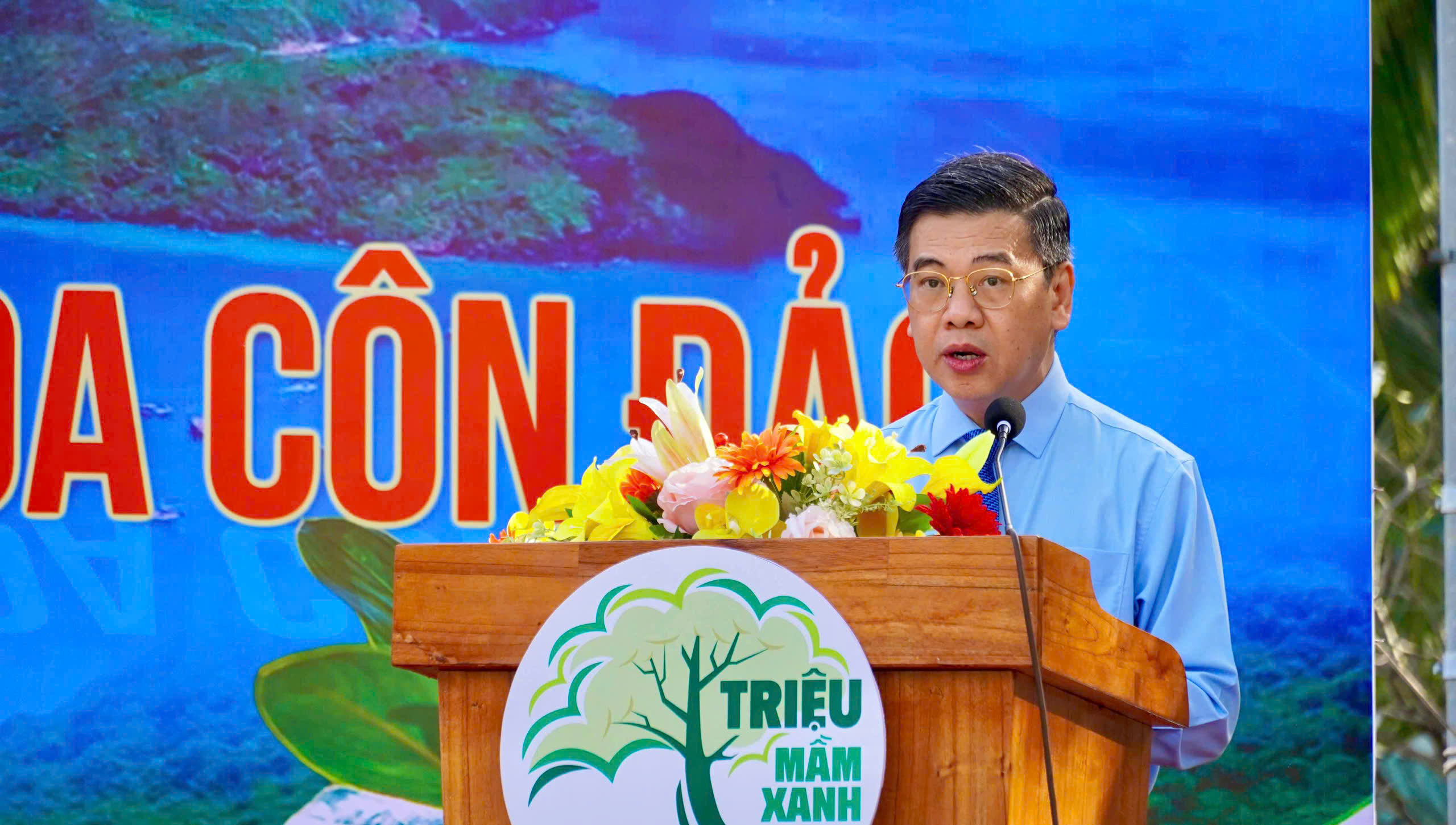 Điểm nhấn kinh tế v&agrave; văn h&oacute;a tr&ecirc;n Đường cờ Tổ quốc - Đường hoa C&ocirc;n Đảo - Ảnh 3.