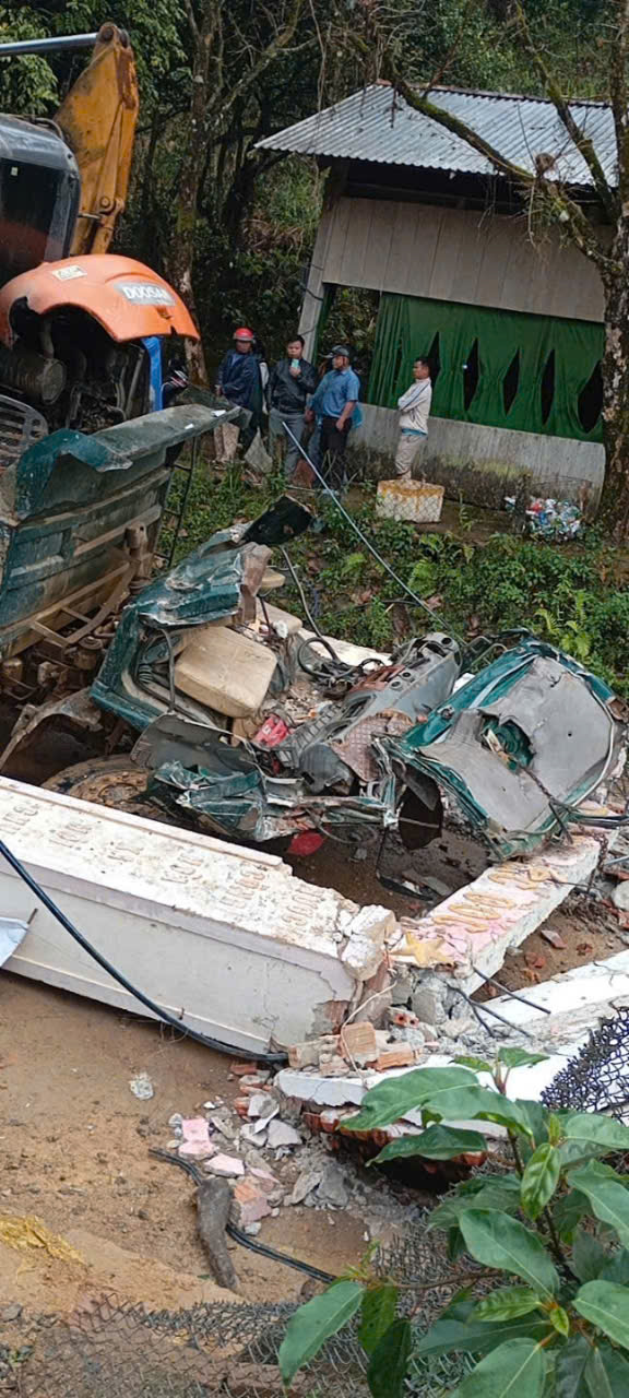 Vụ tai nạn nghi&ecirc;m trọng ở Đ&agrave; Nẵng khiến 2 người tử vong dưới xe tải ben - Ảnh 4.