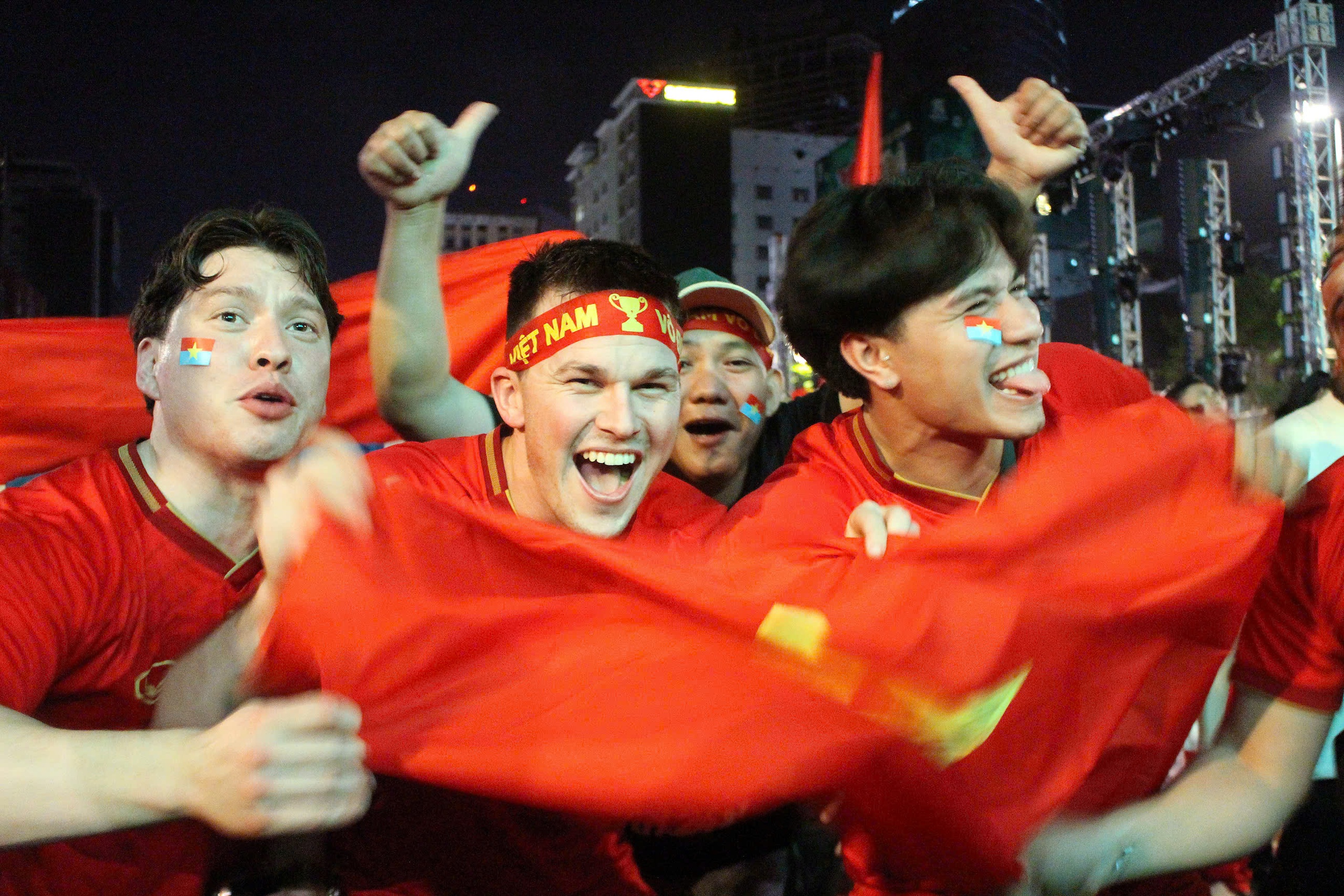 TP HCM &ldquo;đi b&atilde;o&rdquo; xuy&ecirc;n đ&ecirc;m mừng U23 Việt Nam gi&agrave;nh HCĐ ch&acirc;u &Aacute; 2026  - Ảnh 9.