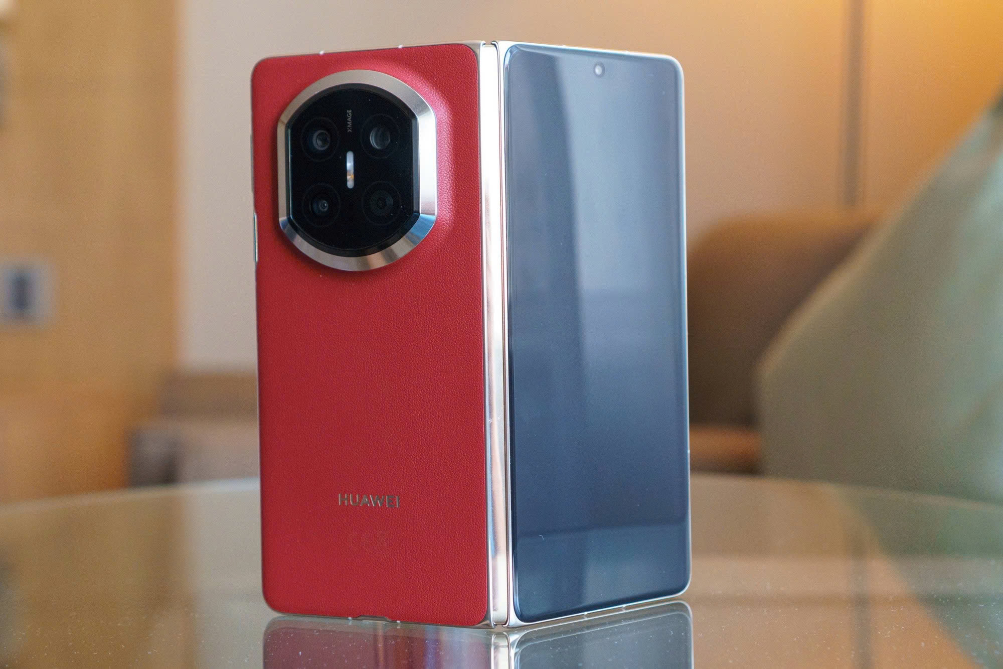 Huawei trở lại Việt Nam với smartphone giá 55 triệu đồng - Ảnh 1.