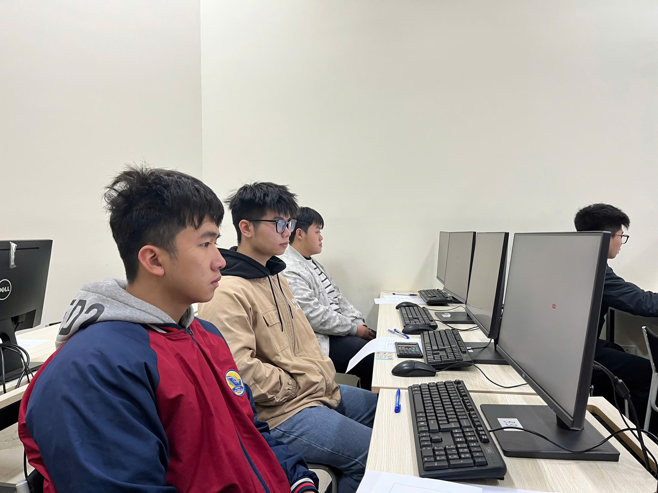 Gần 17.000 thí sinh tranh suất vào đại học bằng kỳ thi đánh giá tư duy - Ảnh 2.