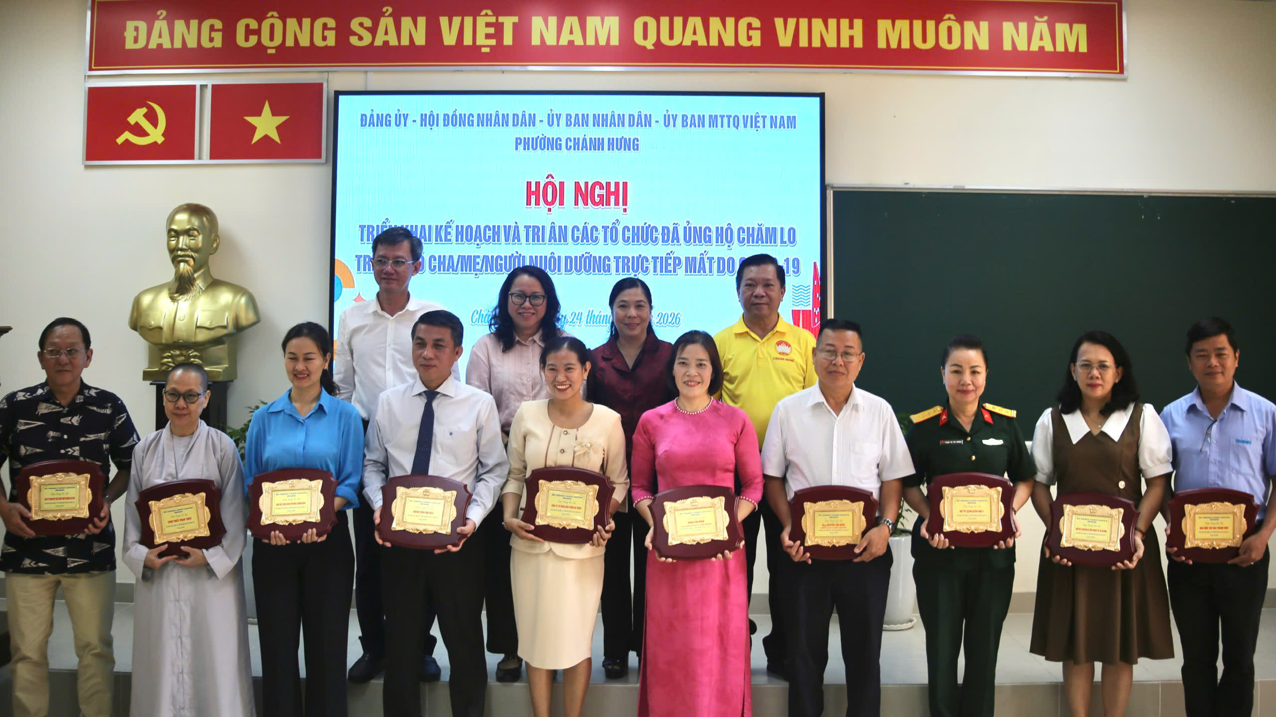 Phường Ch&aacute;nh Hưng tiếp tục chăm lo 83 trẻ mồ c&ocirc;i do dịch Covid-19 - Ảnh 1.