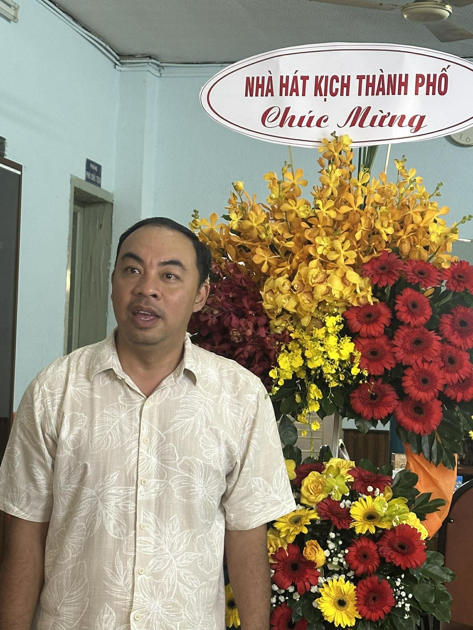 Nghệ sĩ tề tựu ch&uacute;c mừng Tọa đ&agrave;m "Kỳ nữ Kim Cương với thoại kịch miền Nam" - Ảnh 2.