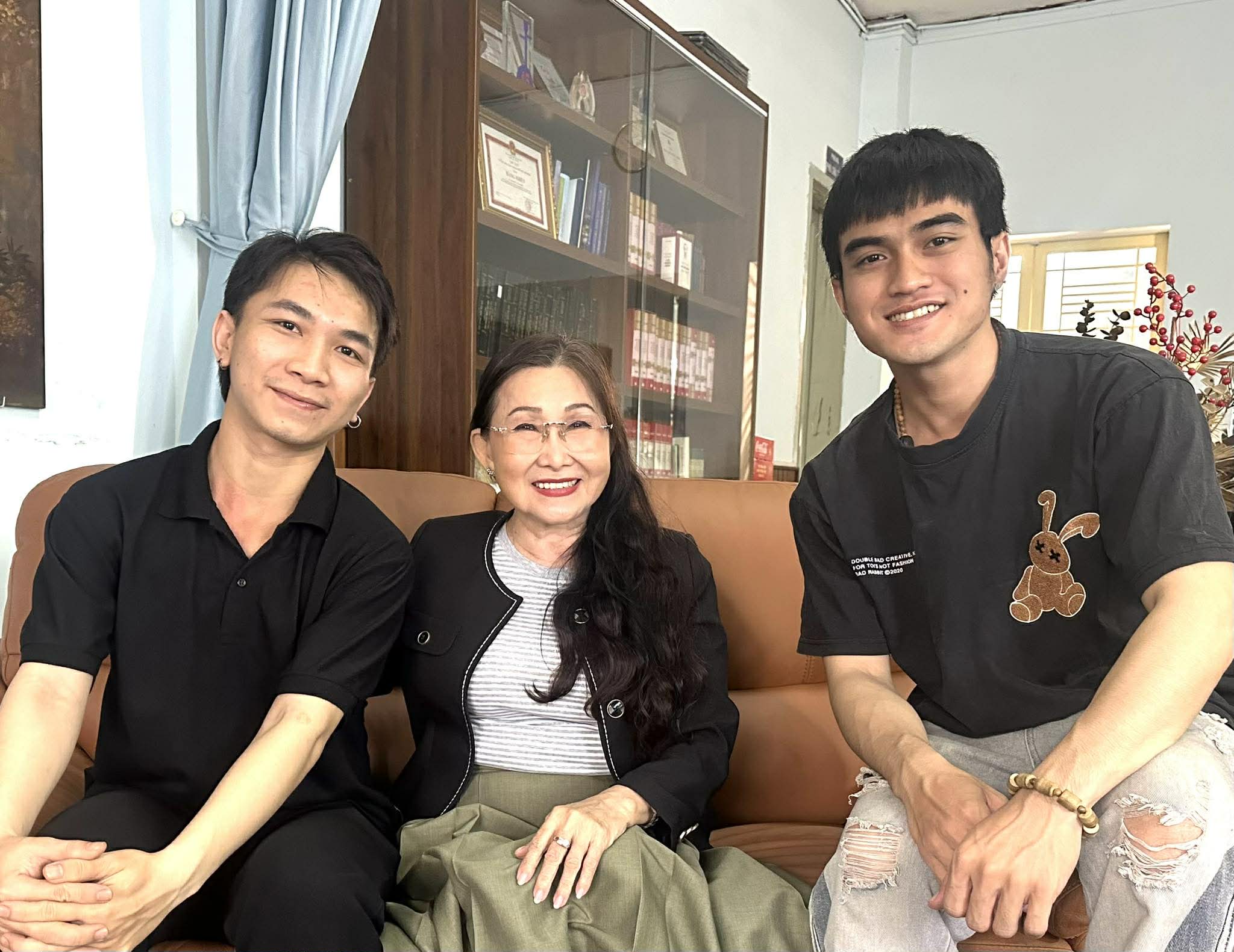 Nghệ sĩ tề tựu ch&uacute;c mừng Tọa đ&agrave;m "Kỳ nữ Kim Cương với thoại kịch miền Nam" - Ảnh 6.