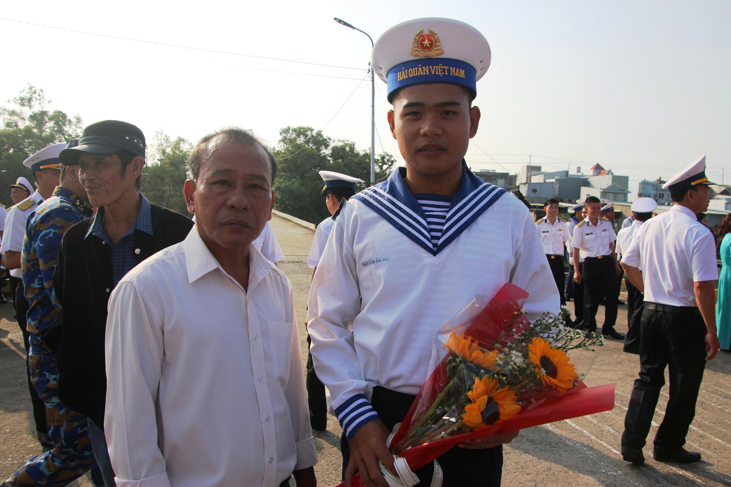 CUỘC THI VIẾT “CHỦ QUYỀN QUỐC GIA BẤT KHẢ XÂM PHẠM”: Tết đến sớm với lính nhà giàn - Ảnh 3.