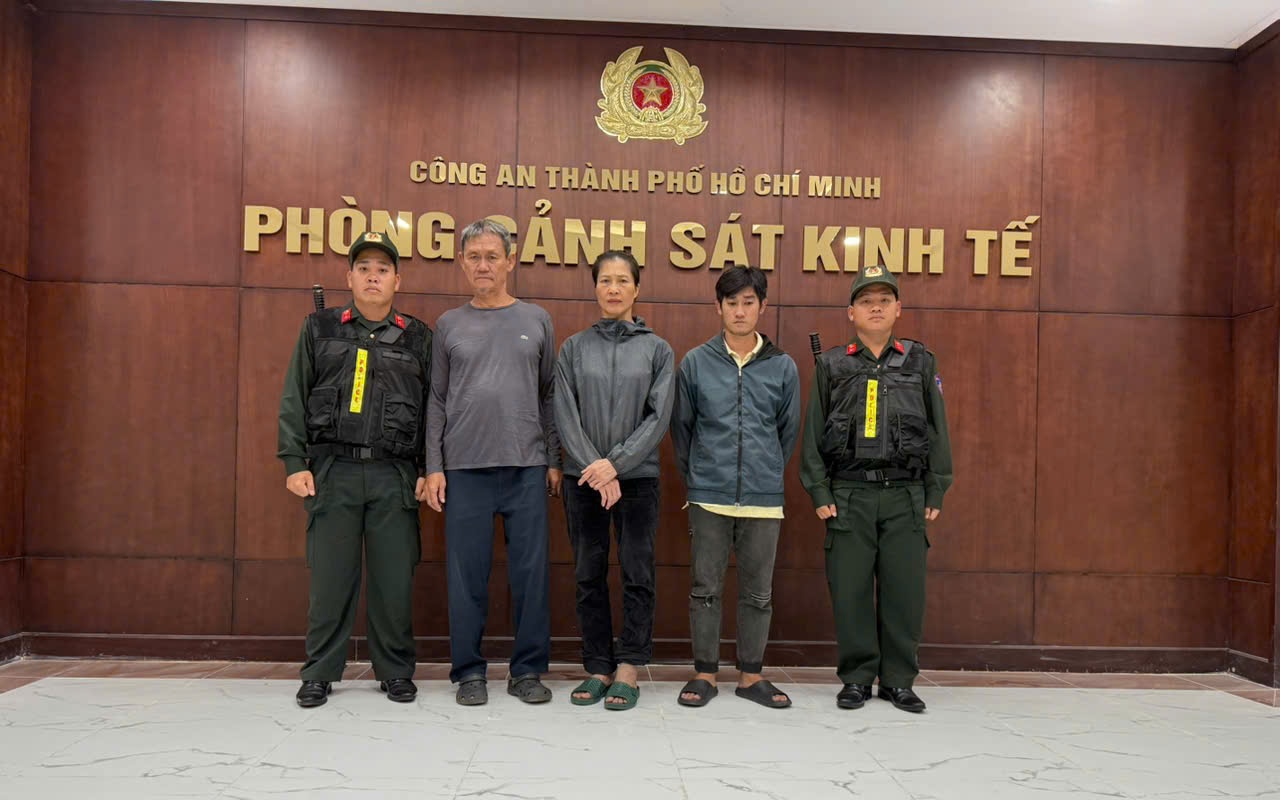 C&ocirc;ng an TPHCM bắt 1 đối tượng truy n&atilde; quốc tế - Ảnh 4.