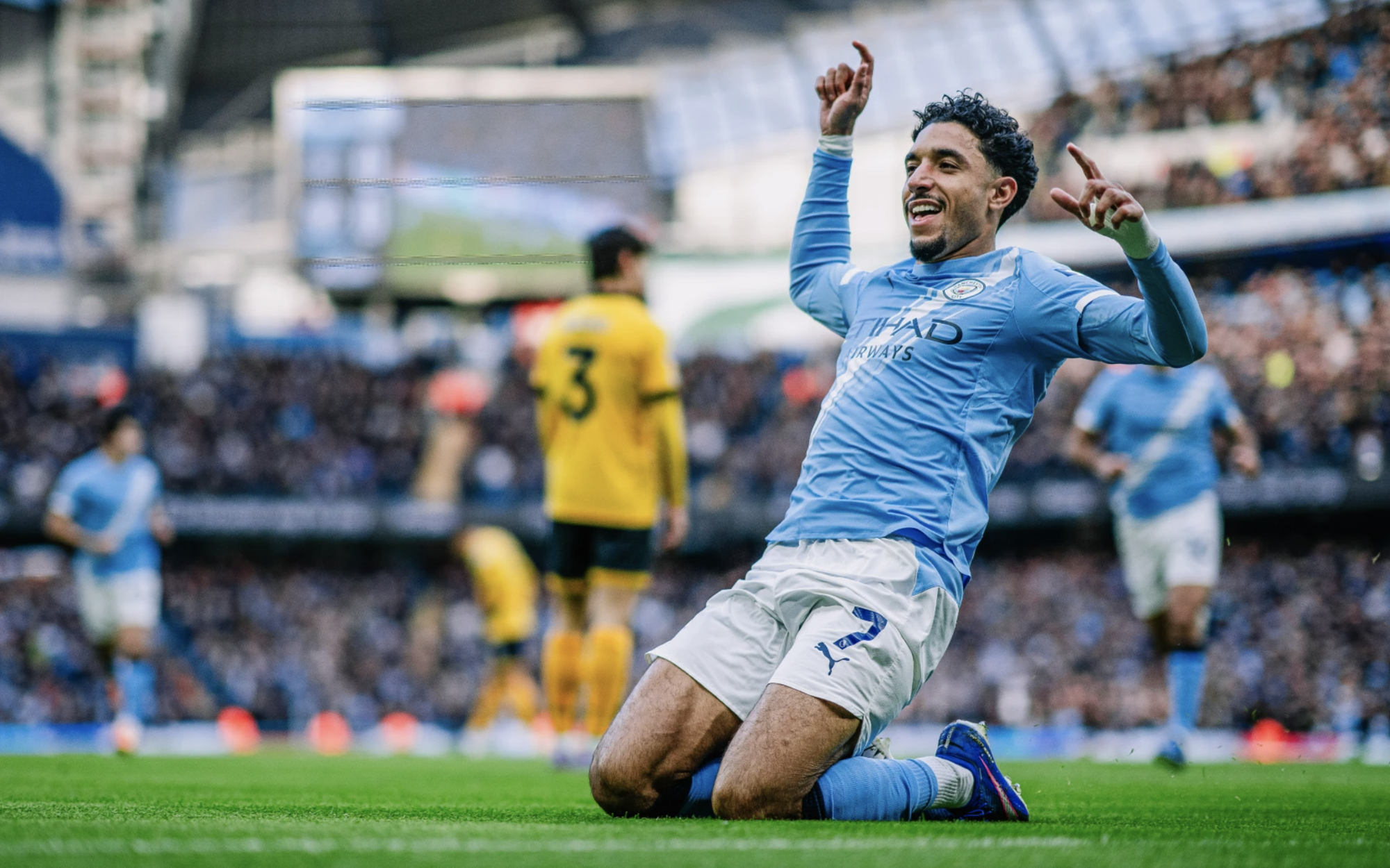 Tân binh Semenyo tỏa sáng, Man City trở lại đường đua Ngoại hạng