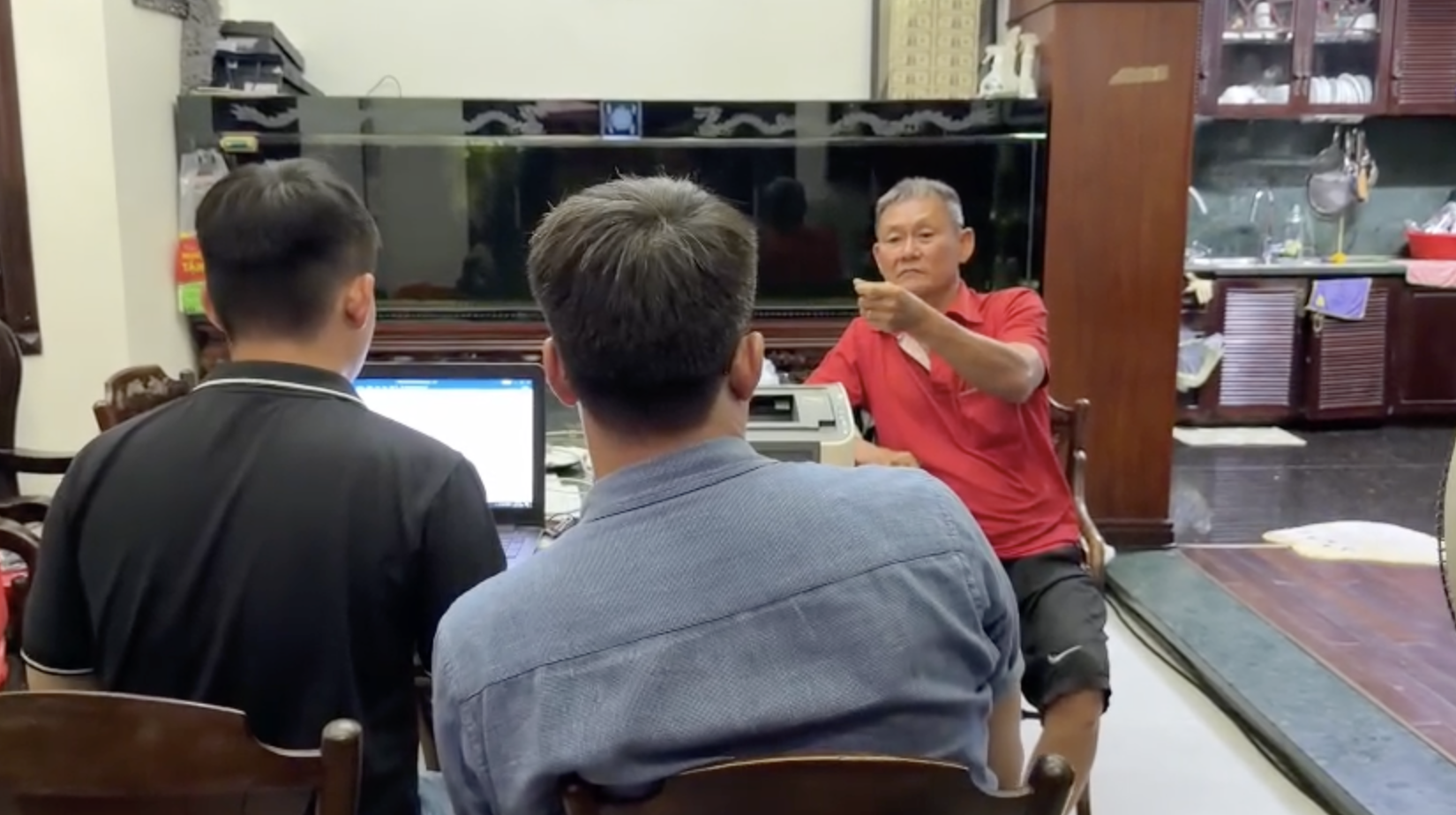 CLIP B&ecirc;n trong c&ocirc;ng xưởng "thuốc đ&ocirc;ng y" C&ocirc;ng an TPHCM vừa triệt ph&aacute; - Ảnh 12.