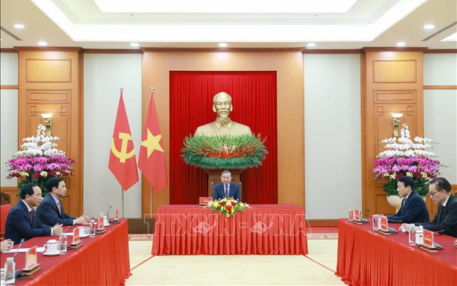 Tổng thống Nga Vladimir Putin điện đàm với Tổng Bí thư Tô Lâm