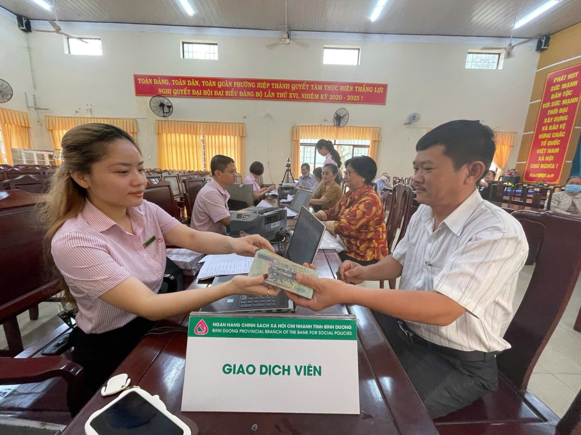 Những con số ấn tượng của Chi nh&aacute;nh Ng&acirc;n h&agrave;ng ch&iacute;nh s&aacute;ch TPHCM - Ảnh 2.