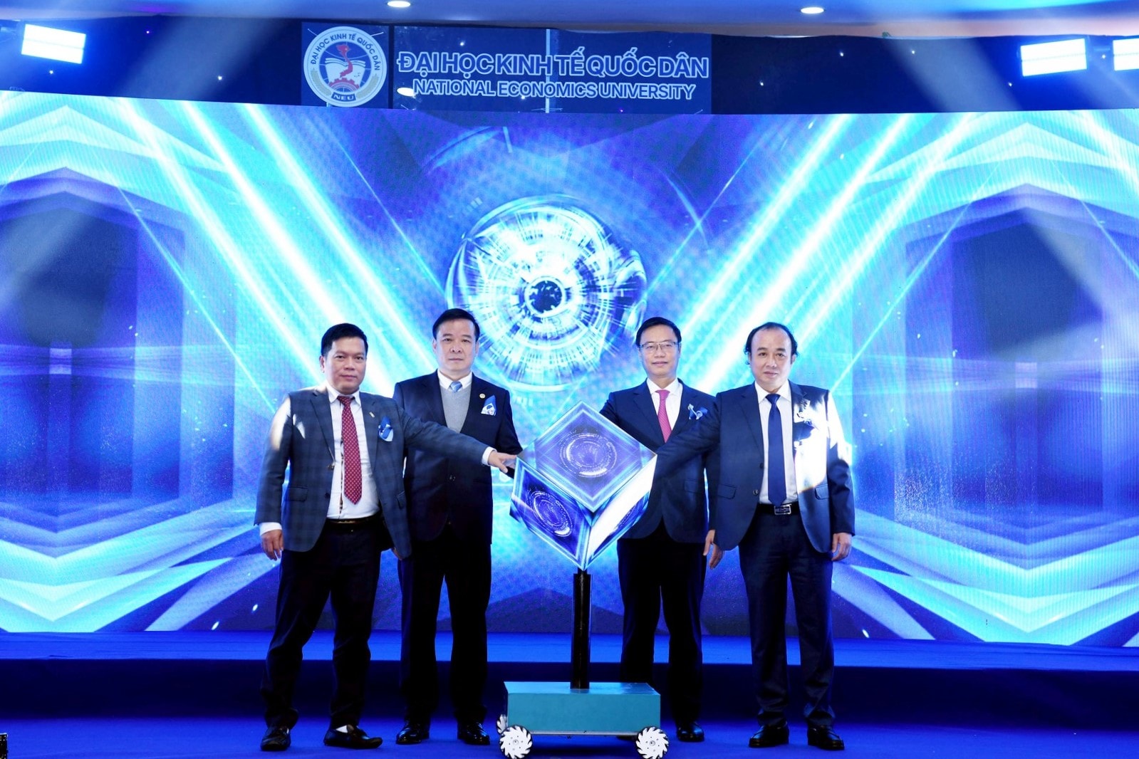 ĐH Kinh tế quốc dân công bố Bộ nhận diện thương hiệu mới - Ảnh 2.