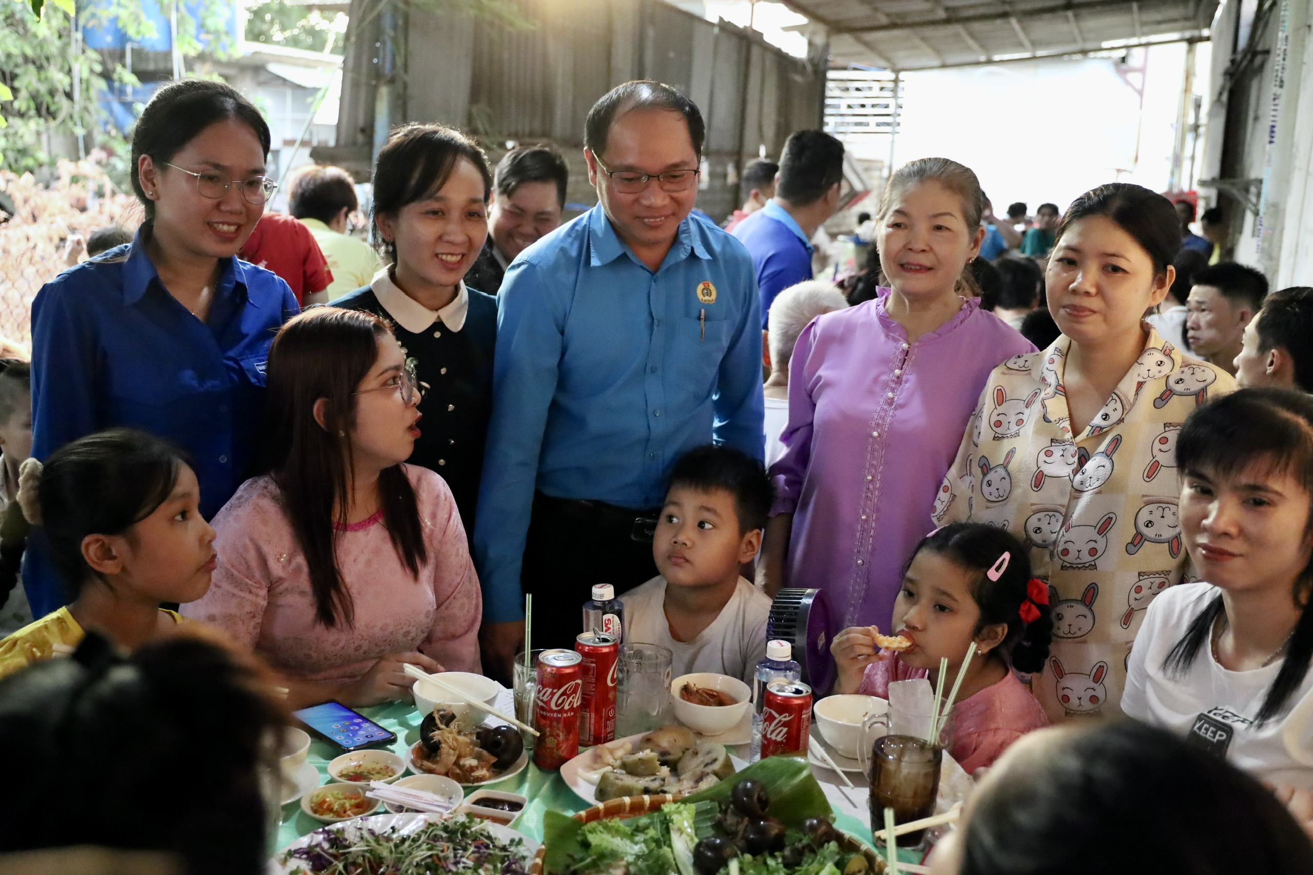 “Bữa cơm Xuân đoàn kết – Tết nghĩa tình” nơi xóm trọ công nhân - Ảnh 4.