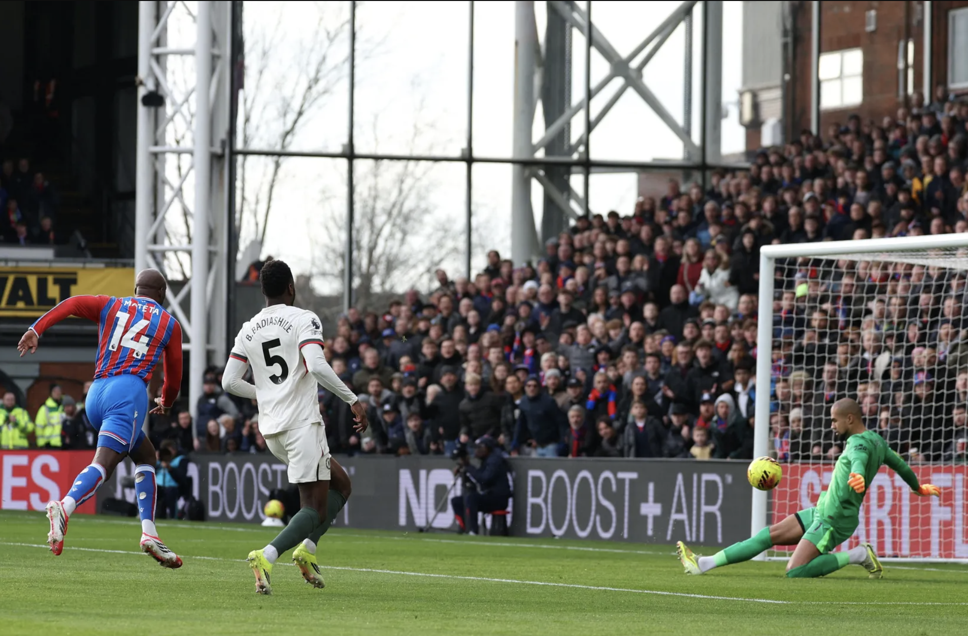 Est&ecirc;v&atilde;o rực s&aacute;ng, Chelsea tiếp tục gieo sầu cho Crystal Palace - Ảnh 1.