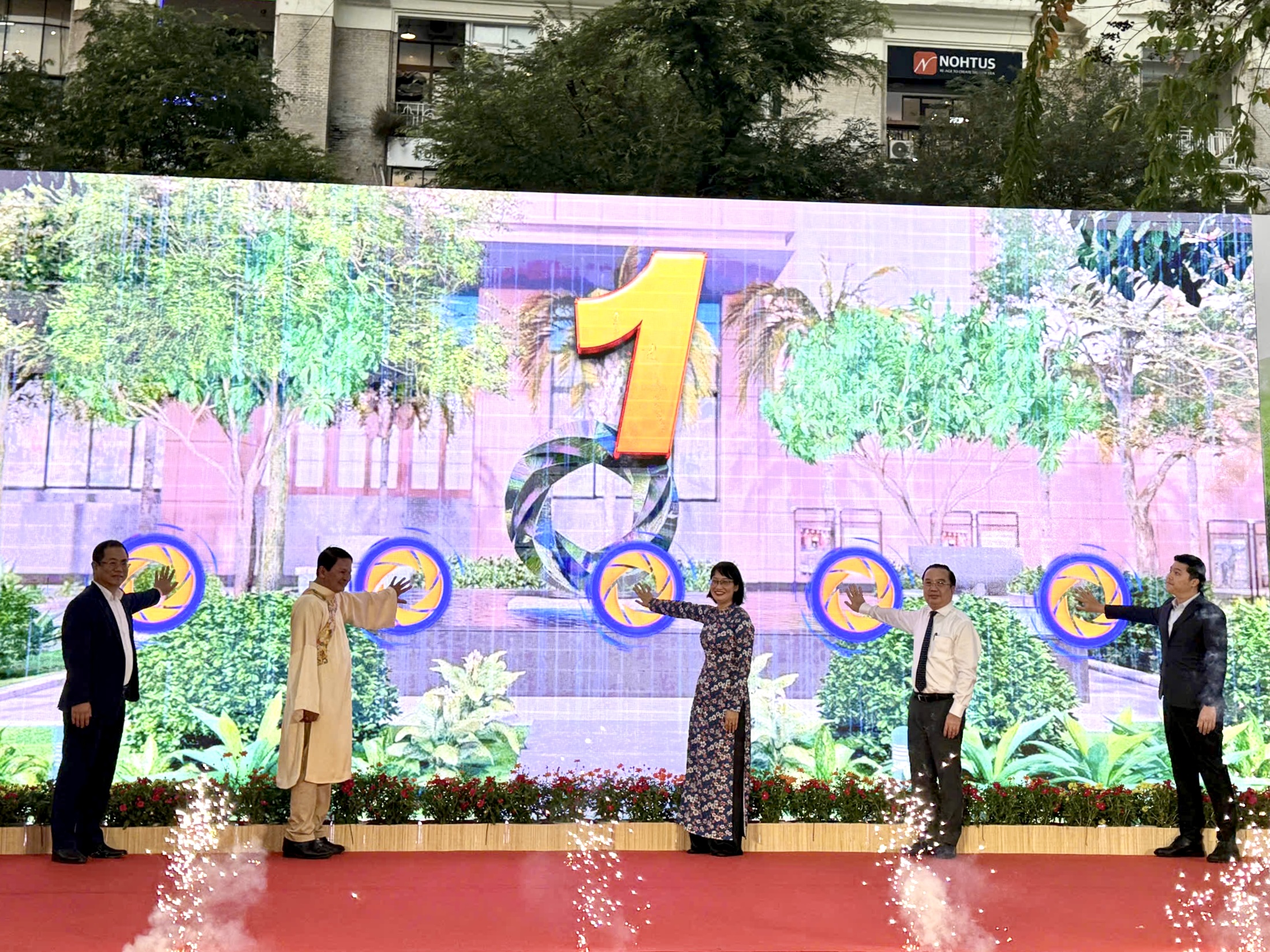 Khánh thành "Con đường Nhiếp ảnh TP HCM" - Ảnh 1.
