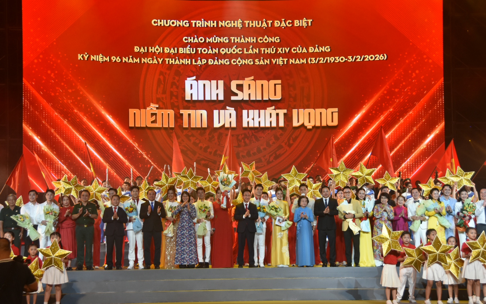 Hoành tráng chương trình nghệ thuật đặc biệt "Ánh sáng niềm tin và khát vọng"